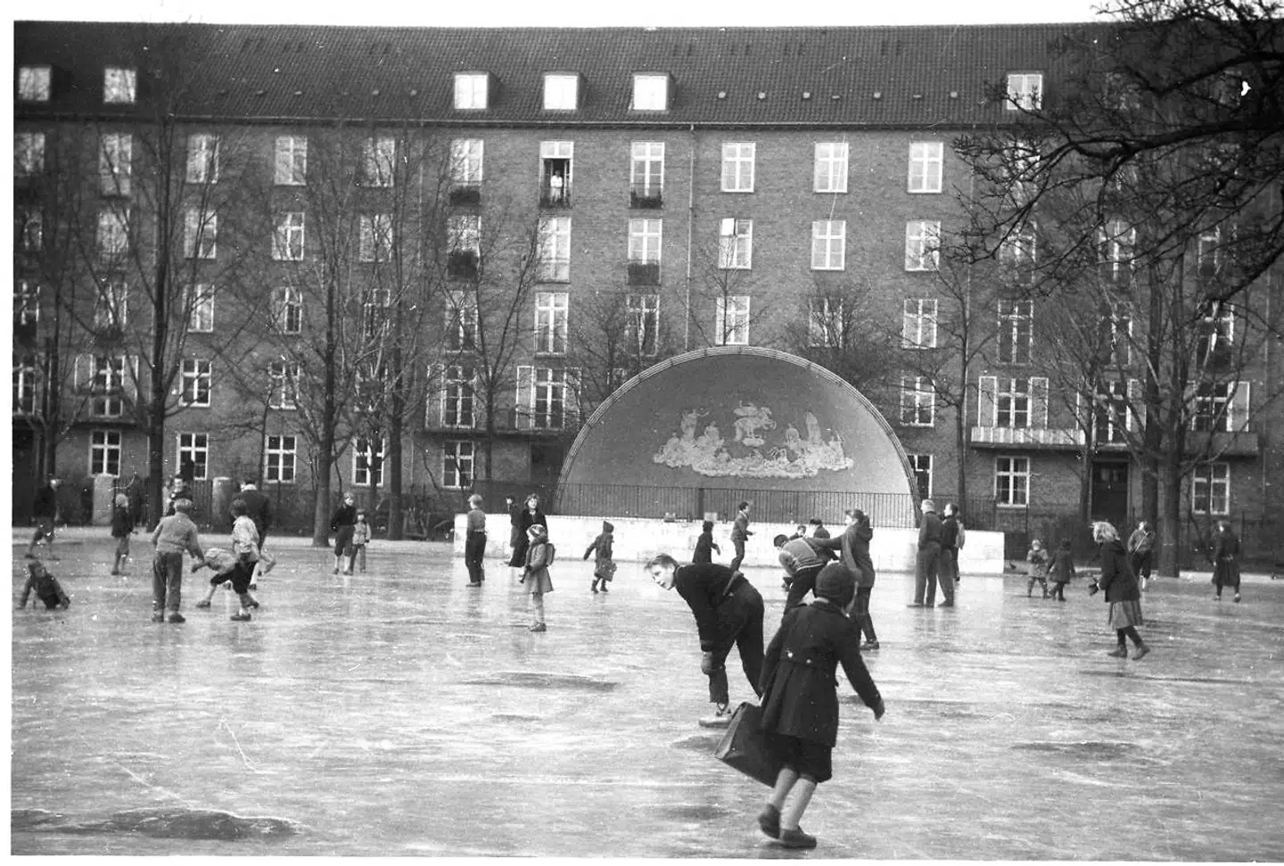 Som Arne Jacobsens musikscene tog sig ud for mange årtier siden – en vinter, hvor det var koldt nok til at skøjte rundt på isen.