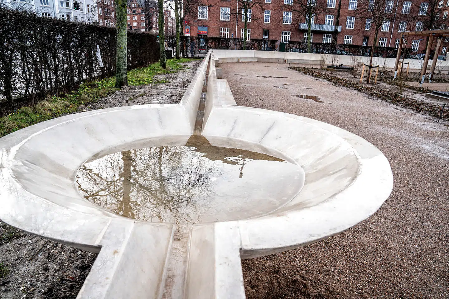 Enghaveparken er ikke kun et samlingspunkt for mennesker. Den skal også samle skybrudsvand og hjælpe med at forhindre, at dele af Vesterbro bliver oversvømmet, når et skybrud rammer. Netop derfor har parken netop fået tildelt arkitektprisen Årets Arne.