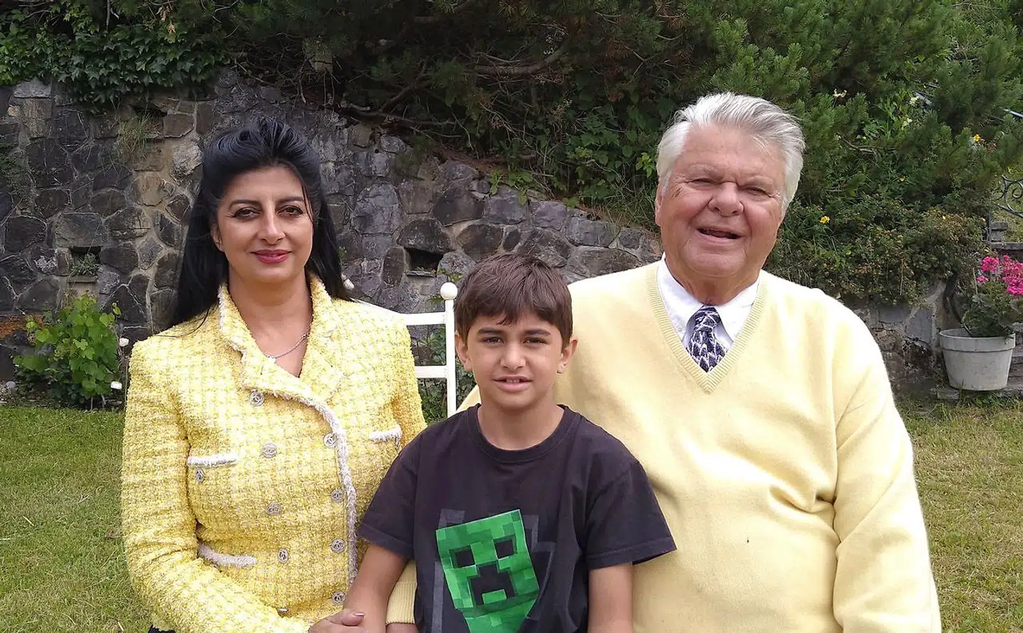 Susan Astani-Kjær og Christian Kjær sammen med deres fælles søn, Alexander. Nu flytter familien til Schweiz, hvor folk, ifølge Kjær, er mere lige