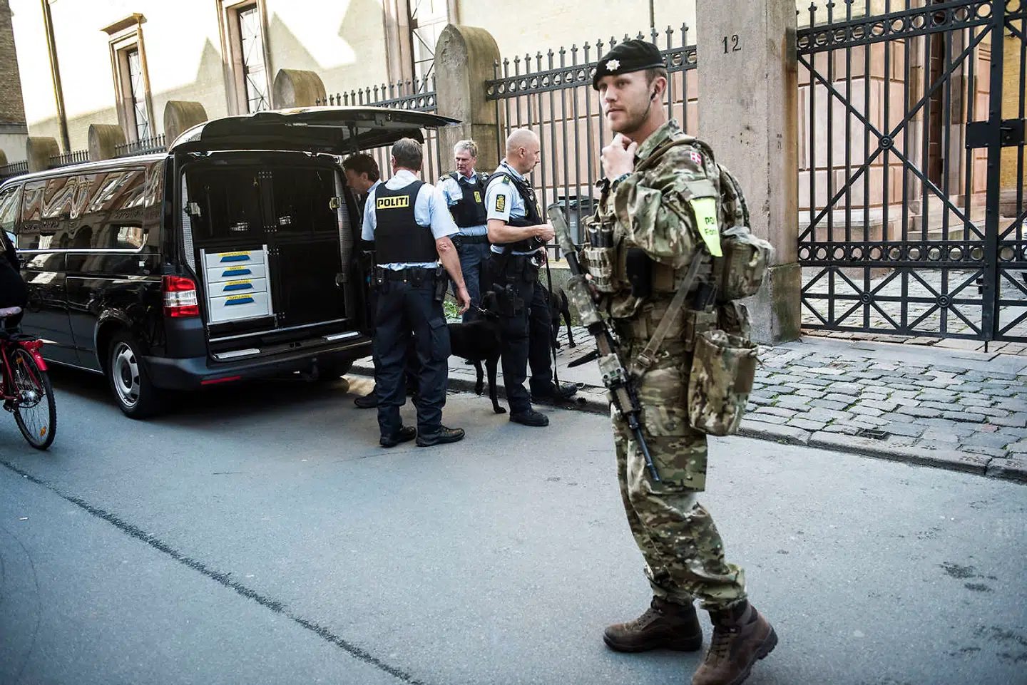 »Ser vi på de danske terrorsager, både i et historisk lys og den seneste bølge siden 2014, er kendetegnet, at terrortruslen udgår fra såkaldte homegrowns. Altså personer, typisk men ikke udelukkende mænd, der er opvokset i Danmark, og som ikke har været udrejst til en konflikt som jihadistisk fremmedkriger,« skriver Tore Refslund Hamming.