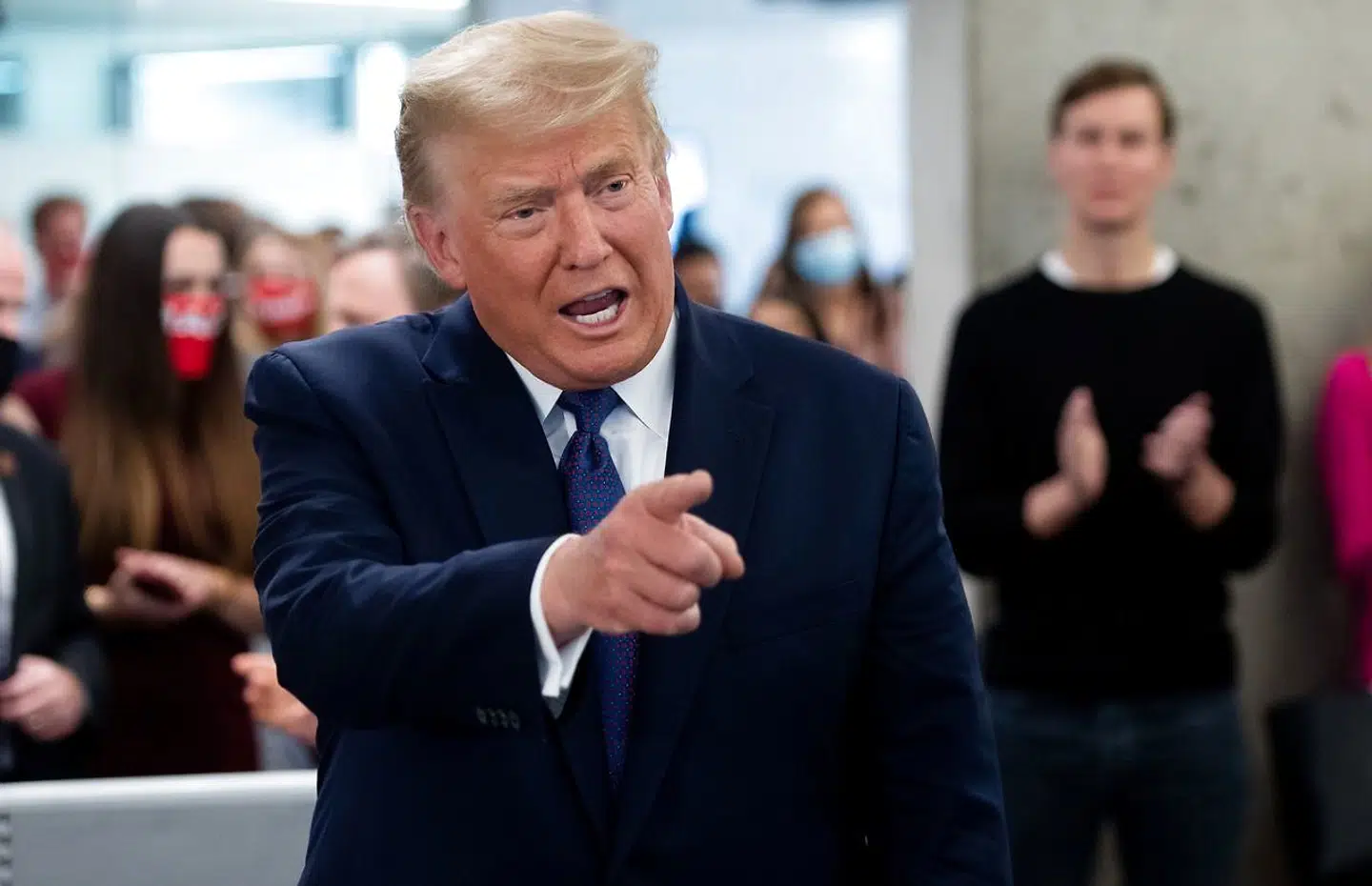 USAs tidligere præsident Donald Trump stilles sandsynligvis i anden uge i februar for en rigsret i det amerikanske senat. Nu har fem af hans advokater tilsyneladende trukket sig fra sagen. Foto: Saul Loeb / AFP