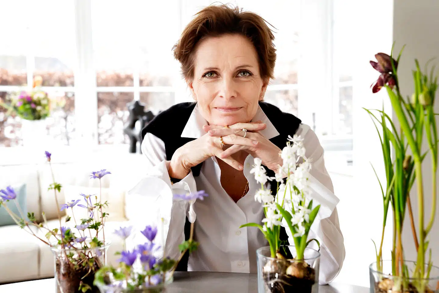 »Her et halvt år efter er jeg ret intuitiv i mit liv og er meget i det, der sker omkring mig lige nu. Egentlig ser jeg ikke frem, men er bare – ja, i den dag, der nu er. Med betydeligt flere af de gode og lettere dage, end af de tunge og triste.«