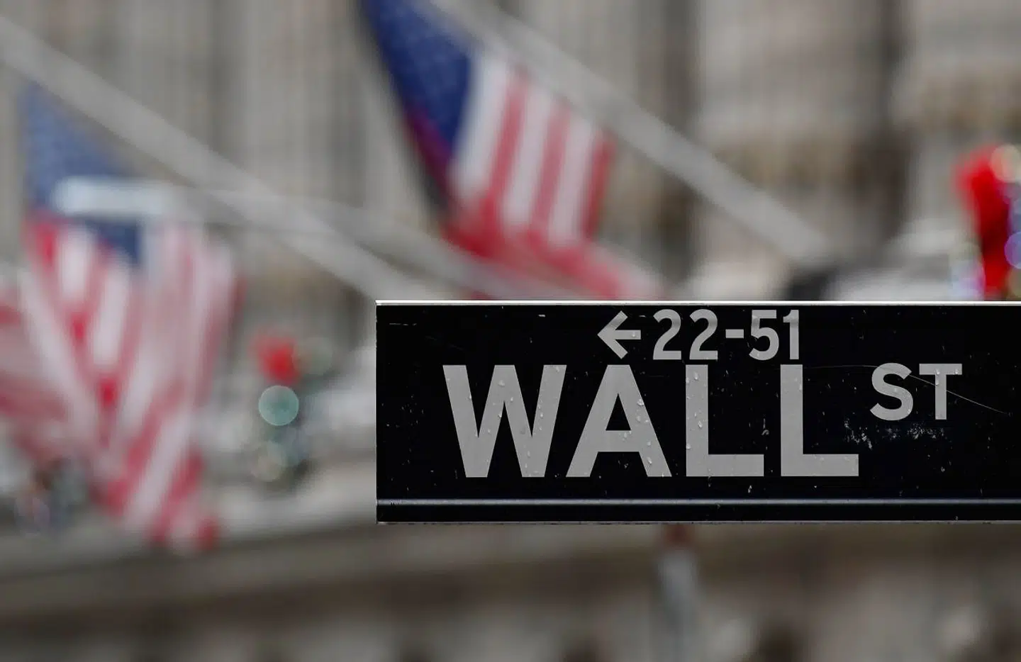 Wall Street-kritikere ser handlen med Gamestop-aktier og optioner som en digital folkeopstand, hvor manden på gaden tager hævn over kyniske hedgefond-managers og andre aktiespekulanter.