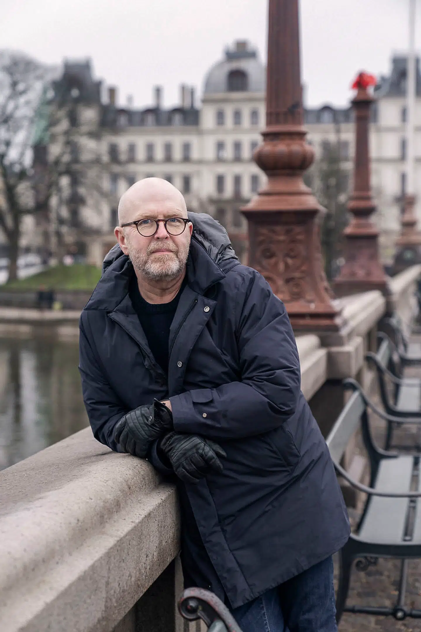 Klaus Bondam på Dronning Louises Bro, som er et af hans yndlingssteder i København.