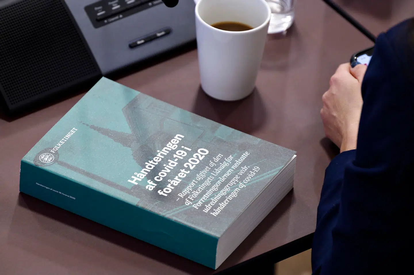 Forrmand for udredningsgruppen Jørgen Grønnegård Christensen og resten af udredningsgruppen præsenterer deres rapport om regeringens og myndighedernes coronahåndtering.