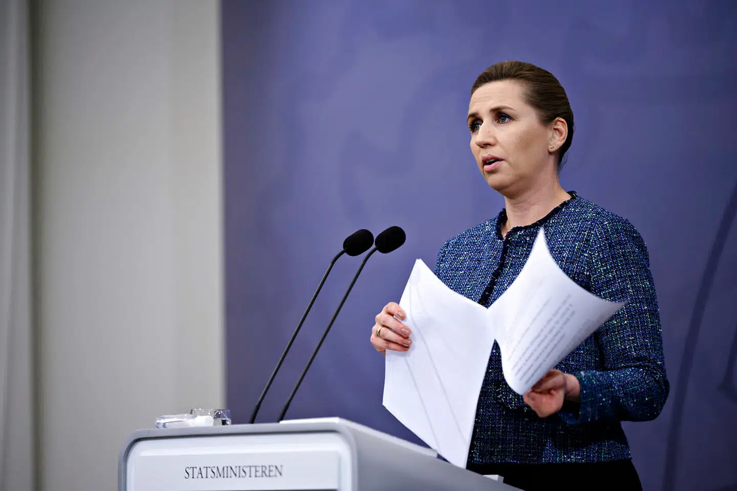 Statsminister Mette Frederiksen har svært ved at se, at man kunne få indtryk af, at beslutningen om den første nedlukning udelukkende var baseret på anbefalinger fra sundhedsmyndighederne.