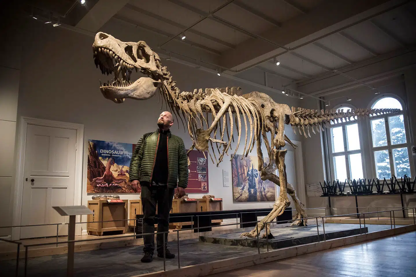 Geologisk Museum, som hører under Danmarks Naturhistoriske Museum, har med udstillinger om blandt andet dinosaurer vist, at man kan tiltrække et nyt og stort publikum. På billedet ses Christopher Jacob Ries, der var med til at skabe udstillingen.