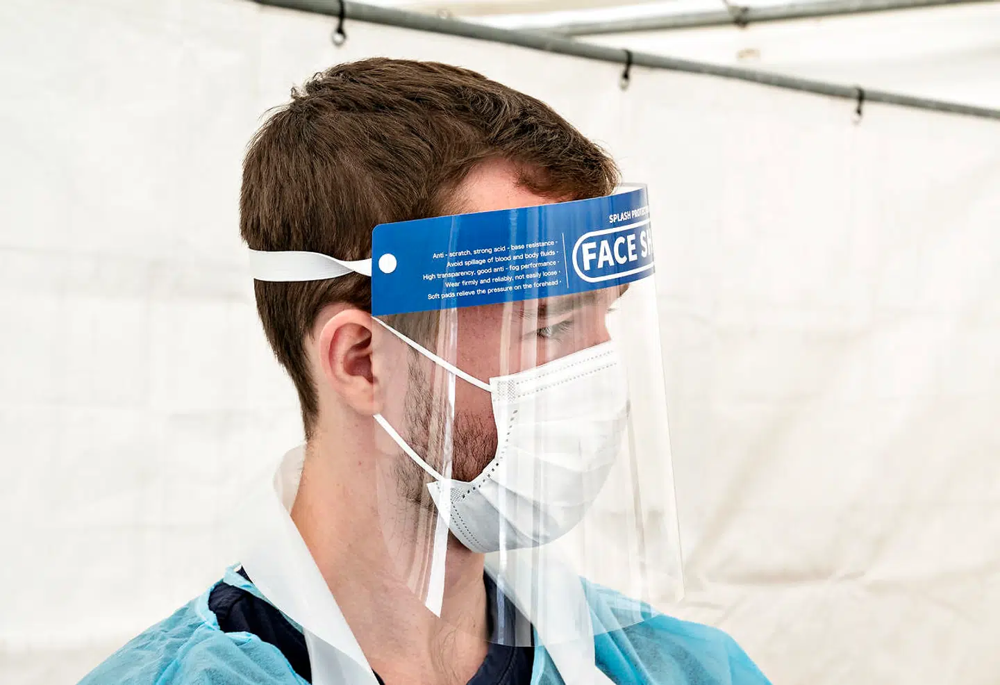 Skægvækst og skægstubbe kan give problemer i forbindelse med maskebrug.