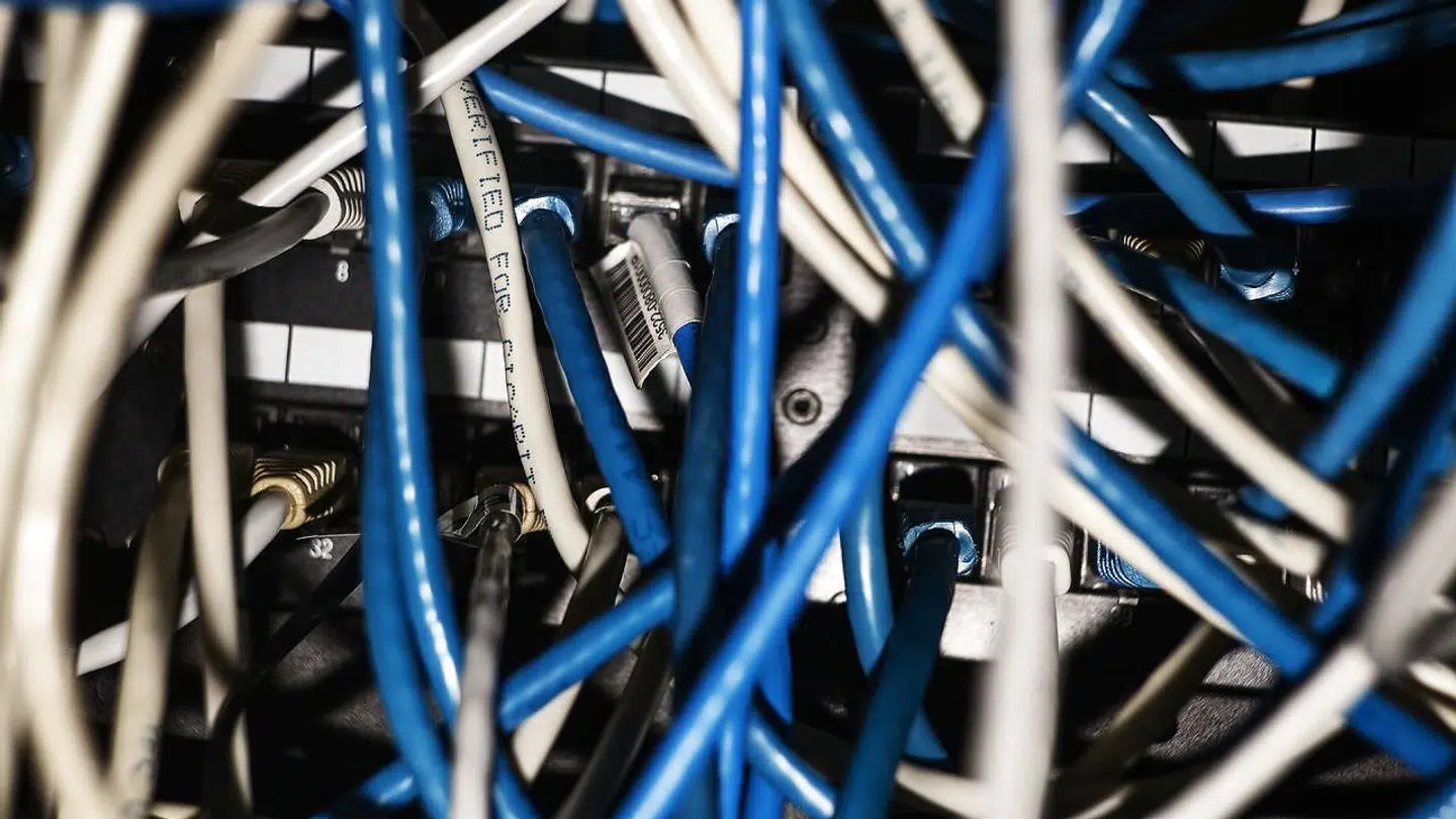 Kaos venter på at bryde løs i det nord- og midtjyske om få dage, når hverken tv- eller internetforbindelsen længere virker i op mod 15.000 husstande.