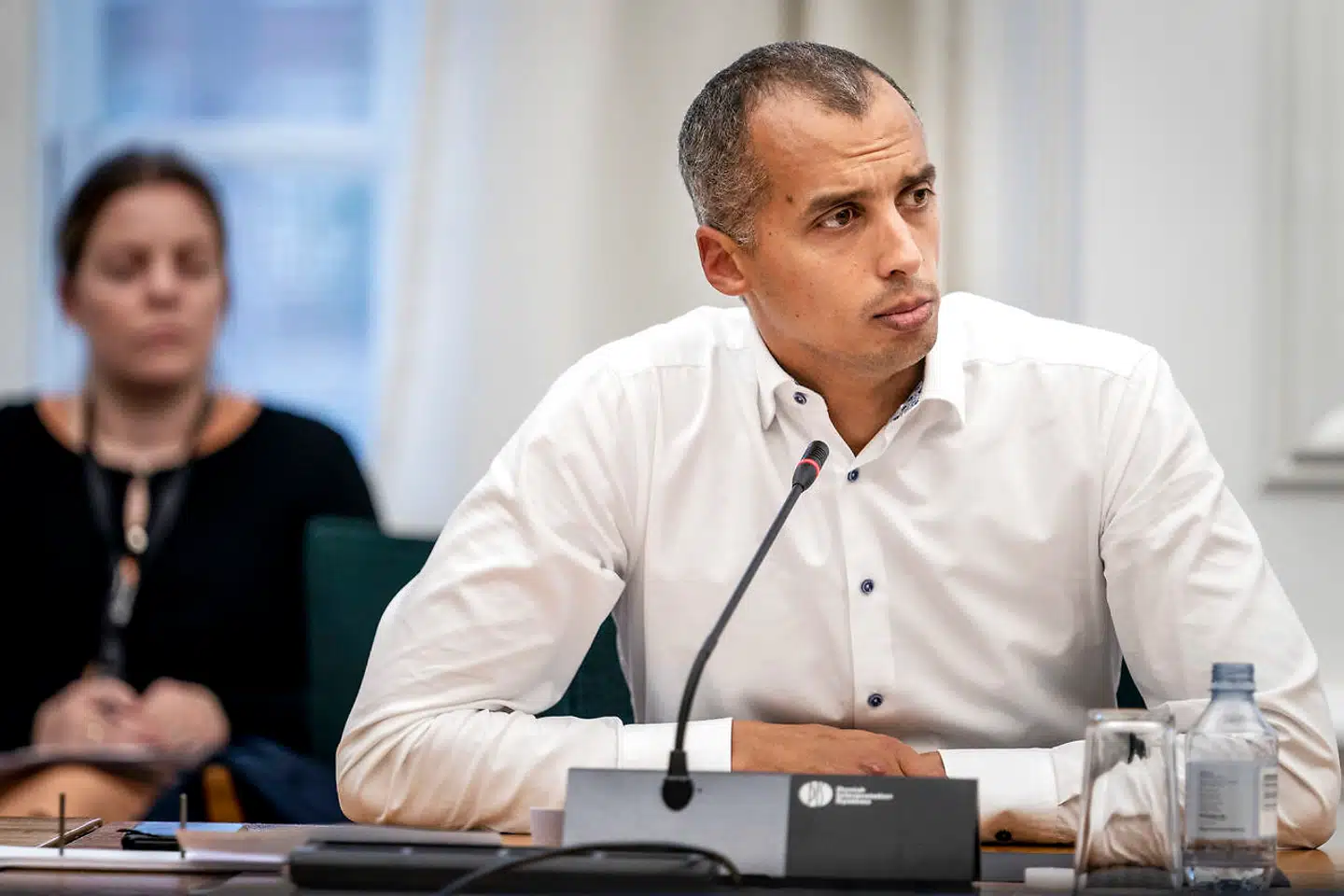 Udlændinge- og integrationsminister Mattias Tesfaye vil have undersøgt, hvorfor minoritetsbørn langt sjældnere bliver anbragt, når der sammenlignes med børn fra etnisk danske familier. Ministeren mener, at myndighederne bør tilgå området som farveblinde.