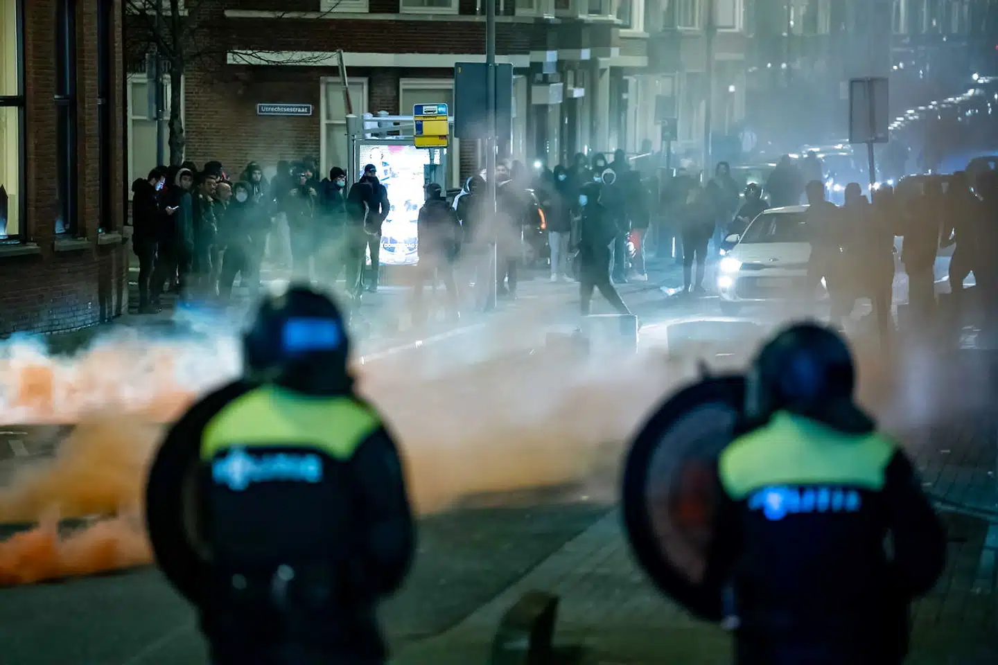 Ifølge hollandsk politi er voldshandlingerne i en række byer de voldsomste i landet i 40 år.