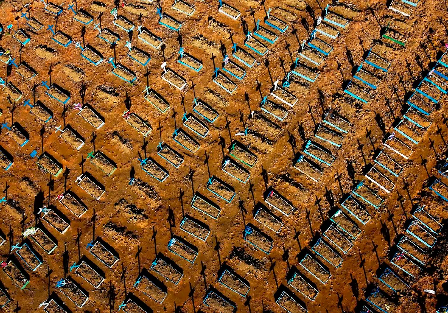 Massegrave i Manaus, da første bølge af coronavirus hærgede byen.