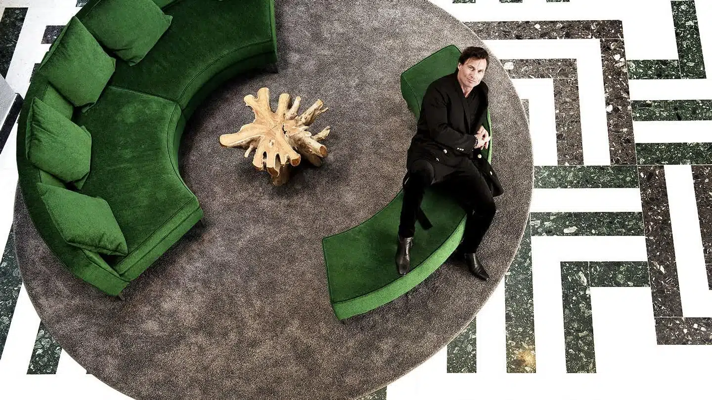 Den norske hotelkonge Petter Stordalen, da han købte og renoverede Skt. Petri-hotellet. Siden købte han også centralpostbygningen midt i København for at omdanne den til high-end-hotel, og efterfølgende overtog han også Hilton i Københavns Lufthavn.