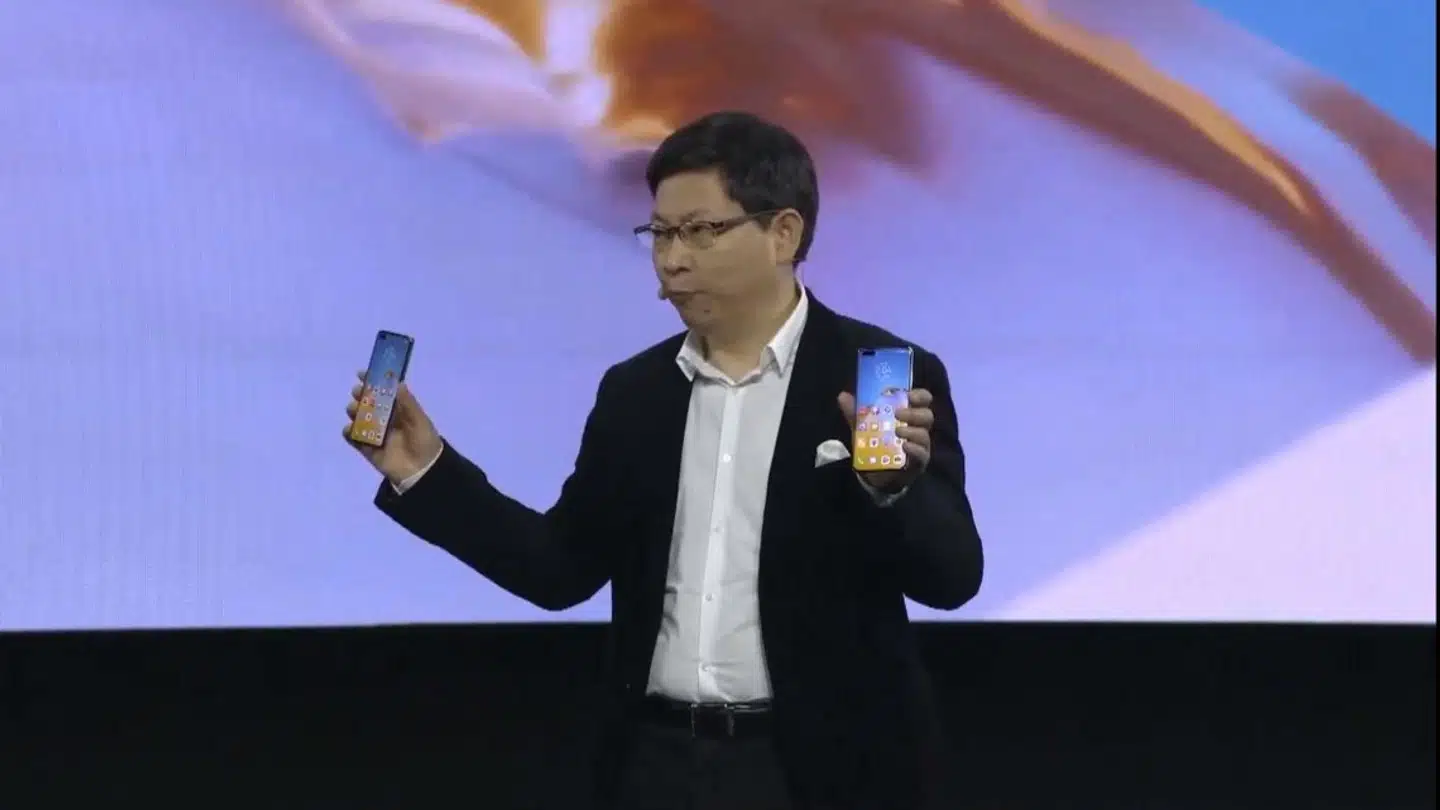 Huaweis mobilchef, Richard Yu, præsenterede for snart et år siden de nye P40-toptelefoner, som igen fik fine anmeldelser for sine nyskabelser, men som lider under de amerikanske sanktioner og derfor ikke må bruge den fulde udgave af Android med adgang til alle Googles tjenester.