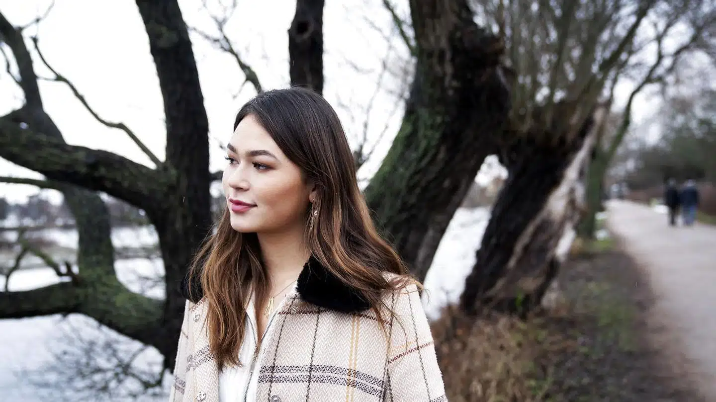 »Så længe jeg har det godt på min arbejdsplads, og jeg har nogle gode kollegaer og kan se mig selv i det, jeg laver, så er lønnen en lille del af det,« siger Emilie Skalbjerg Lyngsø, der læser til sygeplejerske.