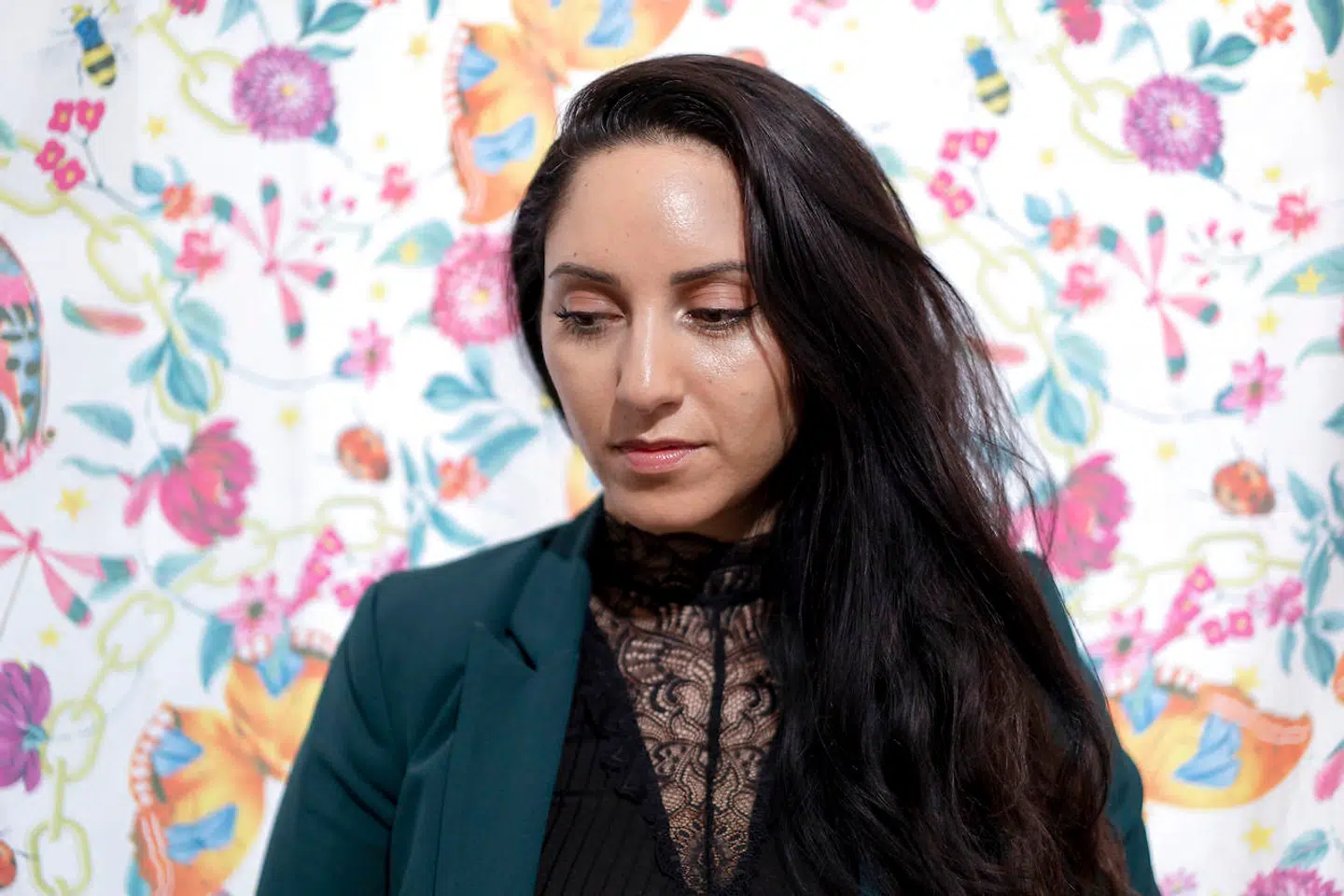 »Det lyder så romantisk at droppe alt for kunsten, men jeg kan godt lide at have en bil og et økonomisk sikkerhedsnet. Og jeg skriver bedst, når jeg er glad.«