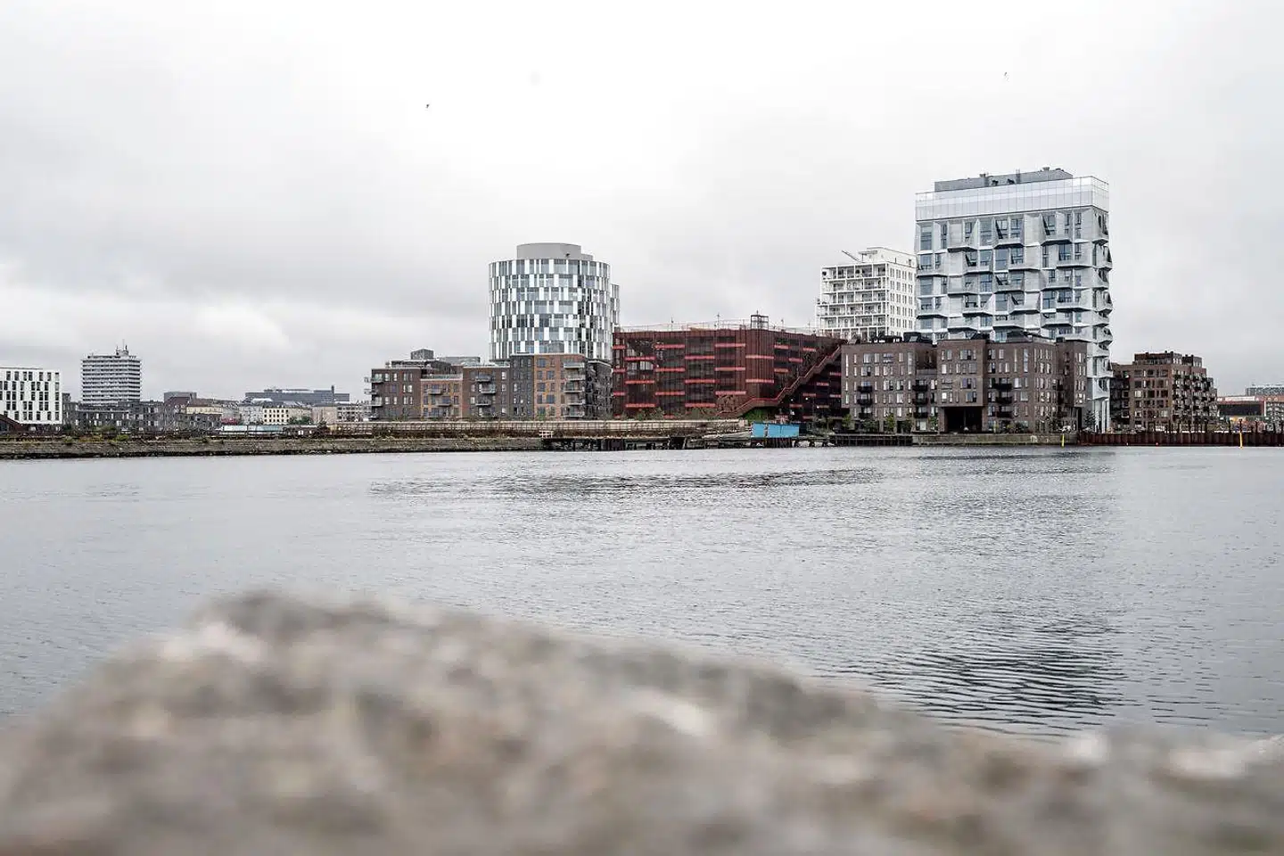 »Lynetteholm er løsningen. Den skaber plads til 35.000 beboere, boldbaner, delvist bilfrie områder, parker og et kilometerlangt grønt kystlandskab ud mod Øresund på størrelse med Fælledparken. Den bliver en del af alt det, som i dag gør København til en af verdens bedste byer at bo i,« skriver Lars Weiss.