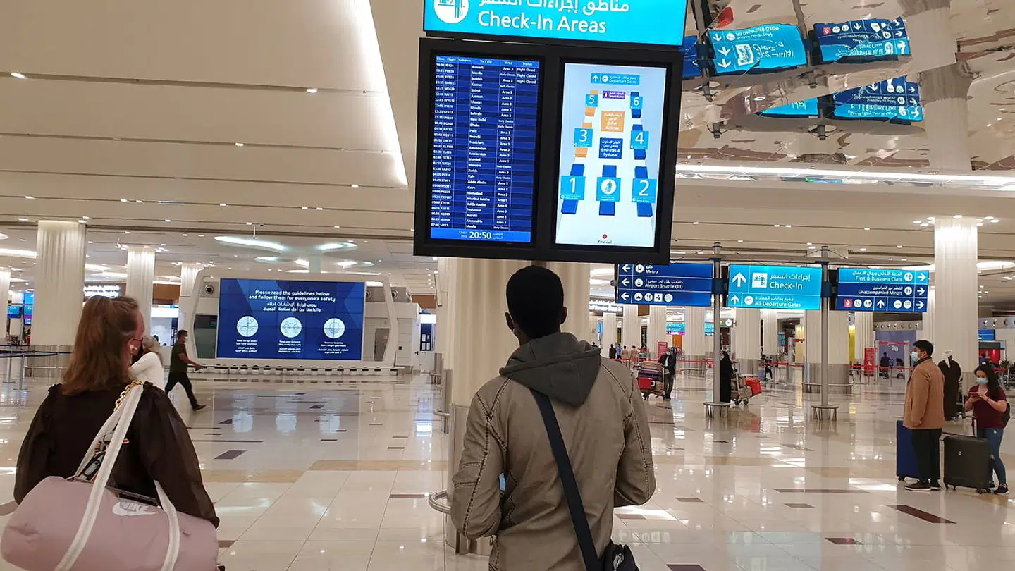 Efter Danmark torsdag besluttede at lukke for trafikken af flyrejsende fra Dubai i De Forenede Arabiske Emirater, har myndighederne i den anden ende taget kontakt til Danmark samt at love at slå hårdt ned på kvalitetssvigt i test.