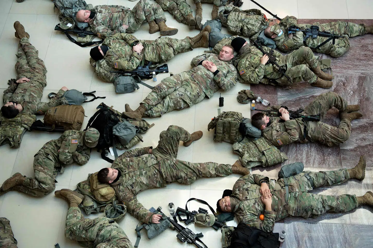 Mere end 25.000 soldater fra Nationalgarden er for tiden udstationeret i Washington D.C. De fleste opholder sig i kongresbygningen, men torsdag blev flere flyttet i en P-kælder. (Arkivfoto) Brendan Smialowski/Ritzau Scanpix
