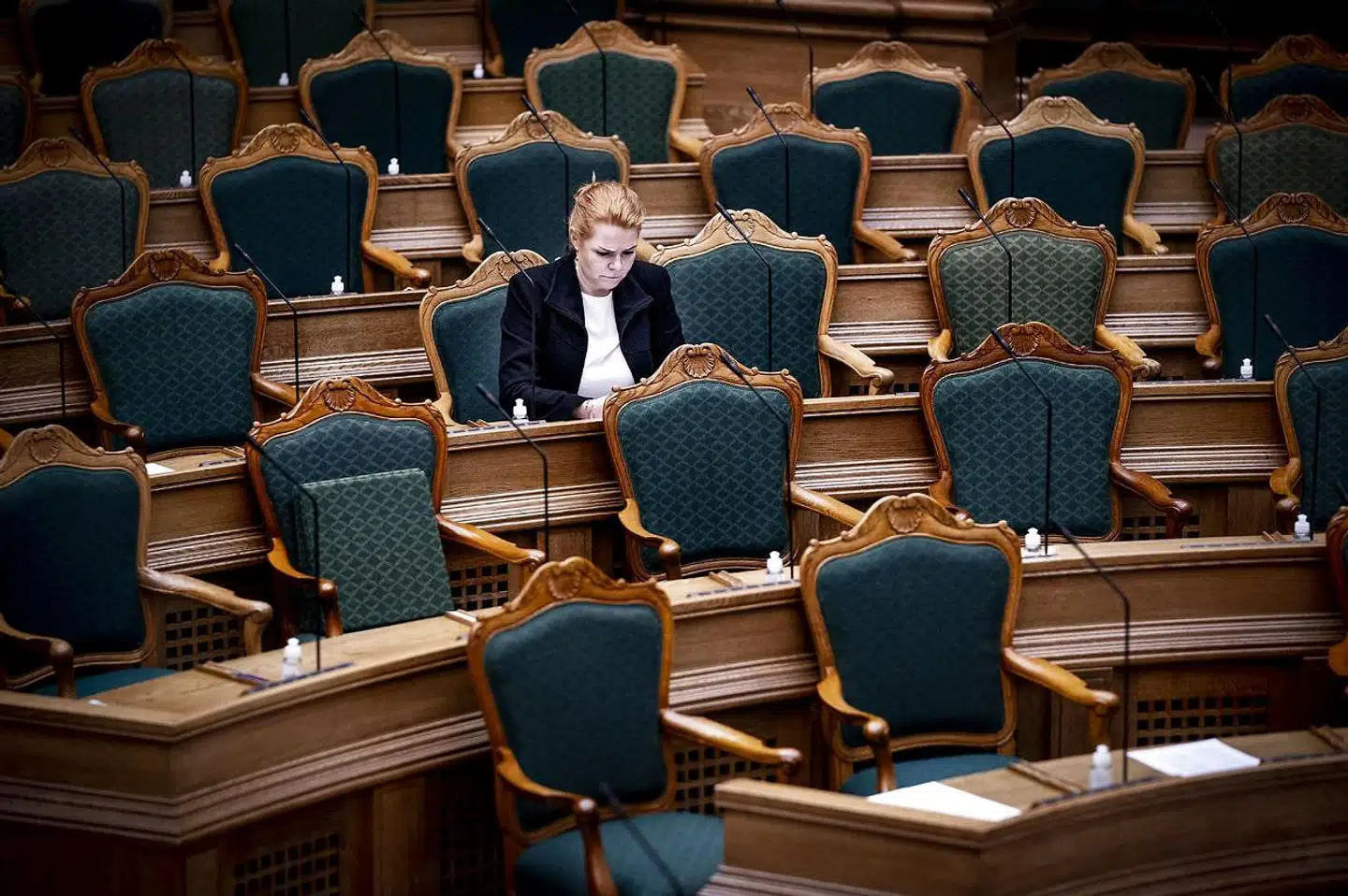 »Trump og Støjberg er en del af den samme højrepopulistiske strømning. En strømning, der med aggressiv kritik af indvandring og internationalt samarbejde i et par årtier har tilbudt en genvej til stemmer og magt. Men som i de seneste år har ædt borgerligheden op indefra og kastet den liberale verdensorden ud i krise,« skriver Zenia Stampe.