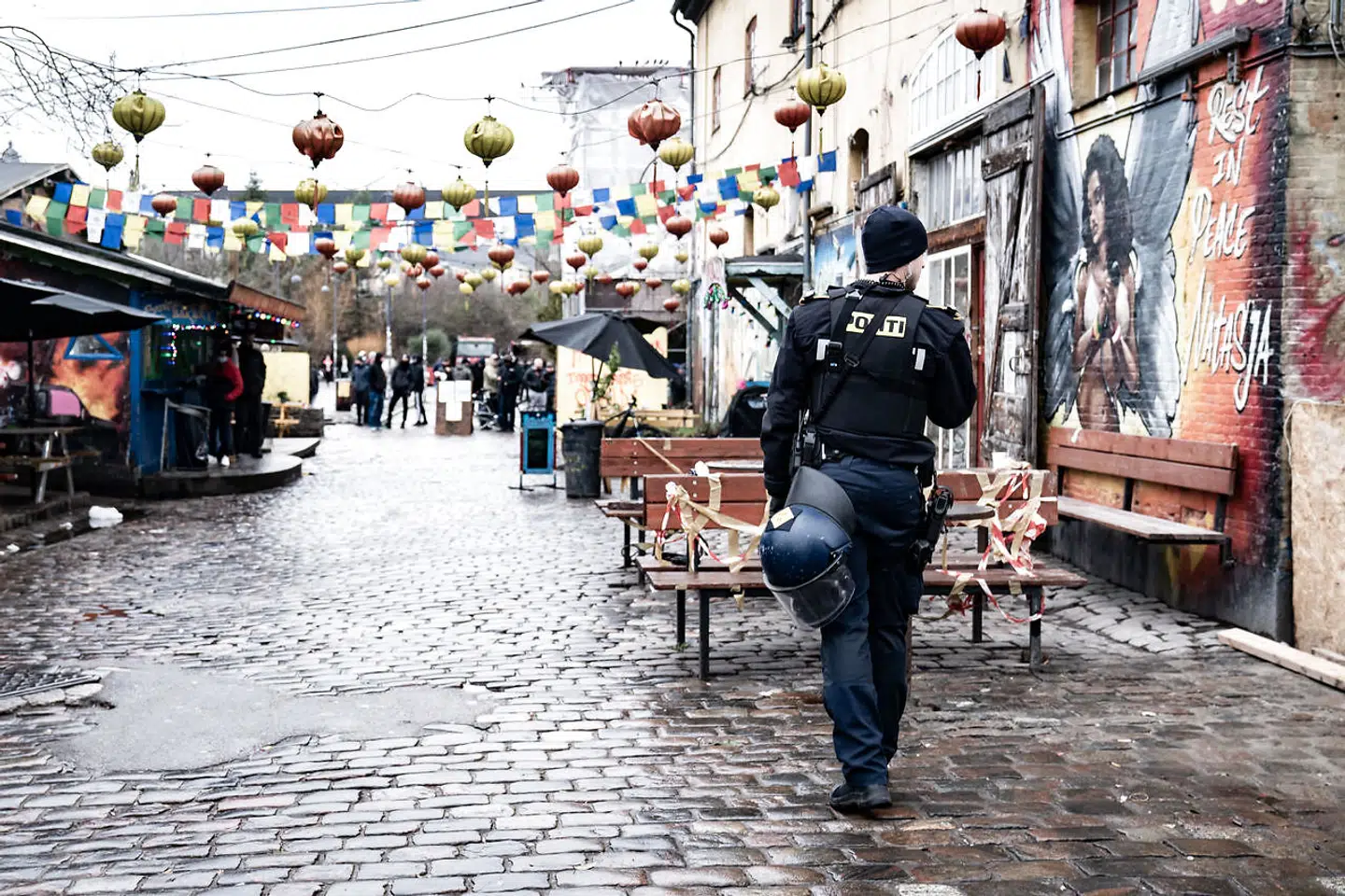 Opholdsforbud på dele af Christiania blev indført 7. januar 2021 og betyder, at det er forbudt at tage ophold i Pusher Street og Green Light District.