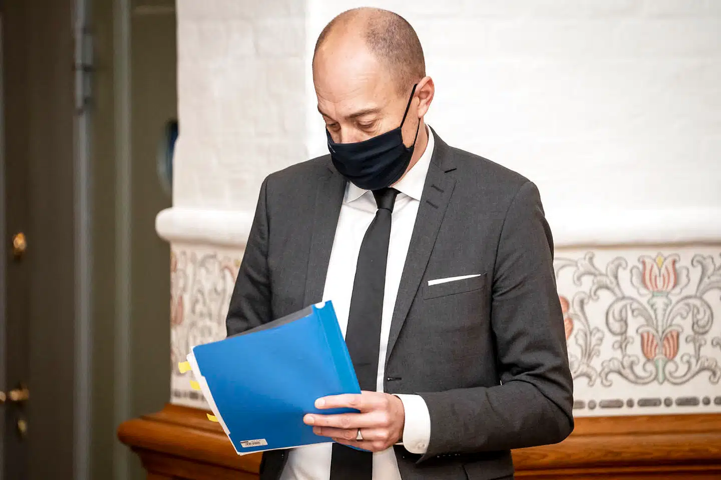 Sundhedsminister Magnus Heunicke (S) kom torsdag med et forslag om, at det skal være muligt at tvangsisolere og tvangsteste borgere, der har været i en forsamling, hvor der er konstateret smitte.