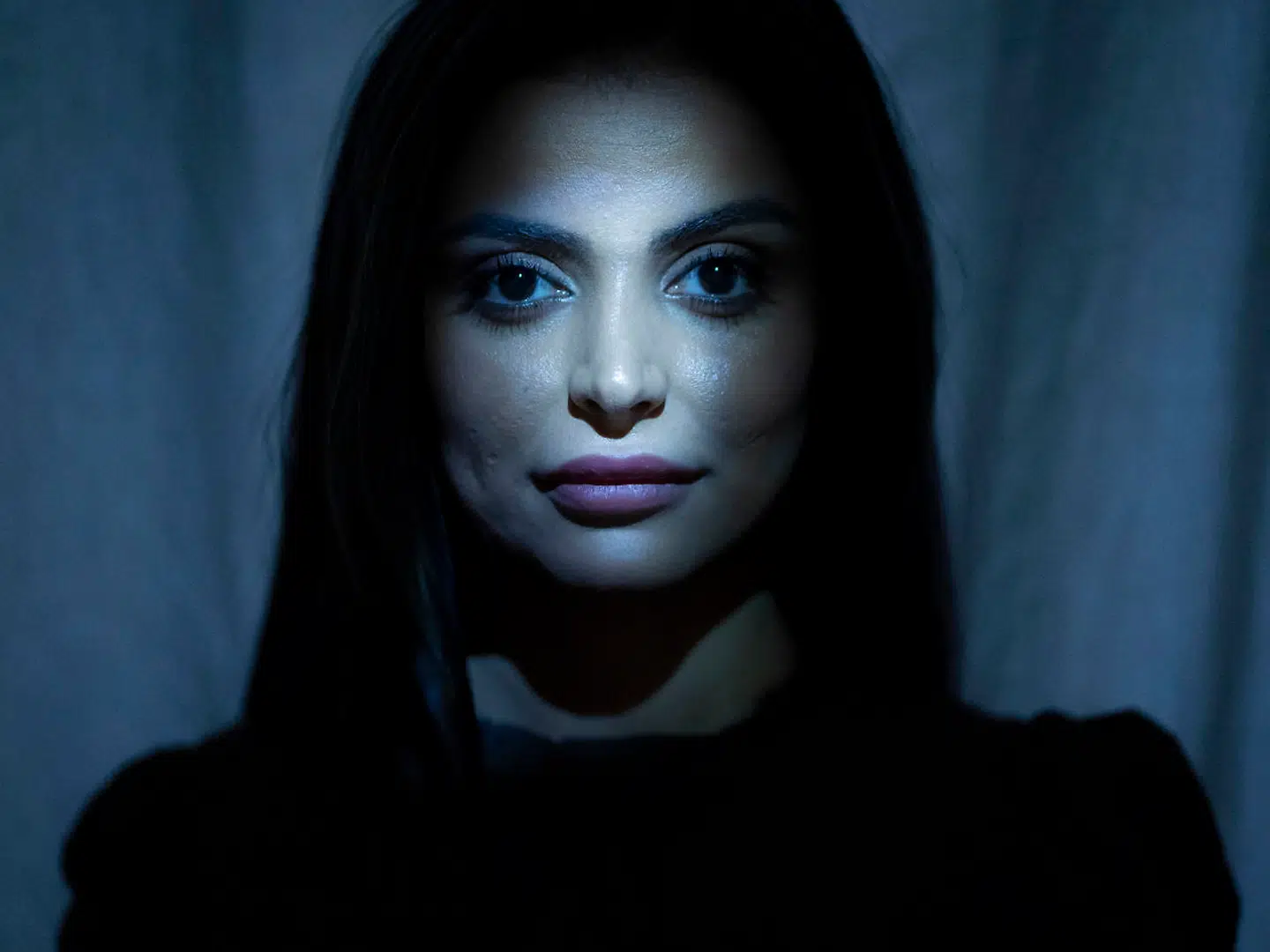 Forfatter Sara Omar, da hun 30. januar sidste år blev overrasket på Politikens Forlag som vinder af prisen De Gyldne Laurbær.