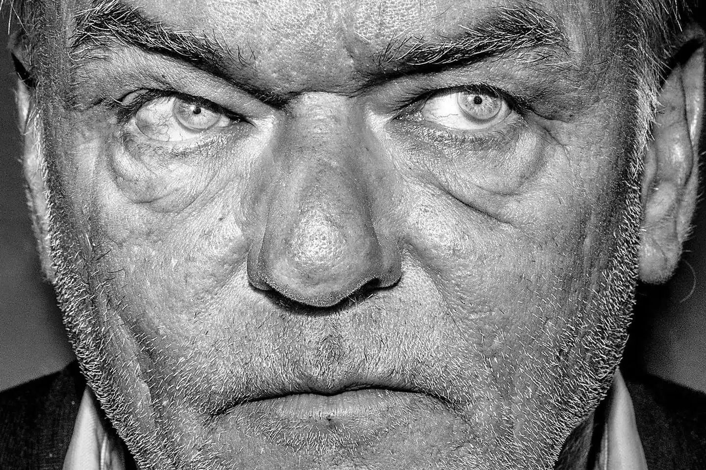 »Man regner med, at en femtedel af alle ægteskaber indgås mellem personer, der har mødt hinanden på deres arbejdsplads, så det er en helt naturlig proces. Men det er ikke ensbetydende med, at det er uproblematisk,« siger tidligere TV 2-direktør Per Mikael Jensen.