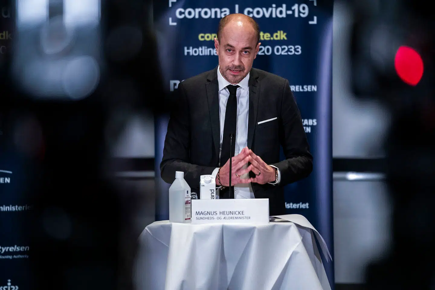 Sundhedsminister Magnus Heunicke (S) har via Twitter meddelt, at kontakttallet er faldet til 0,6.