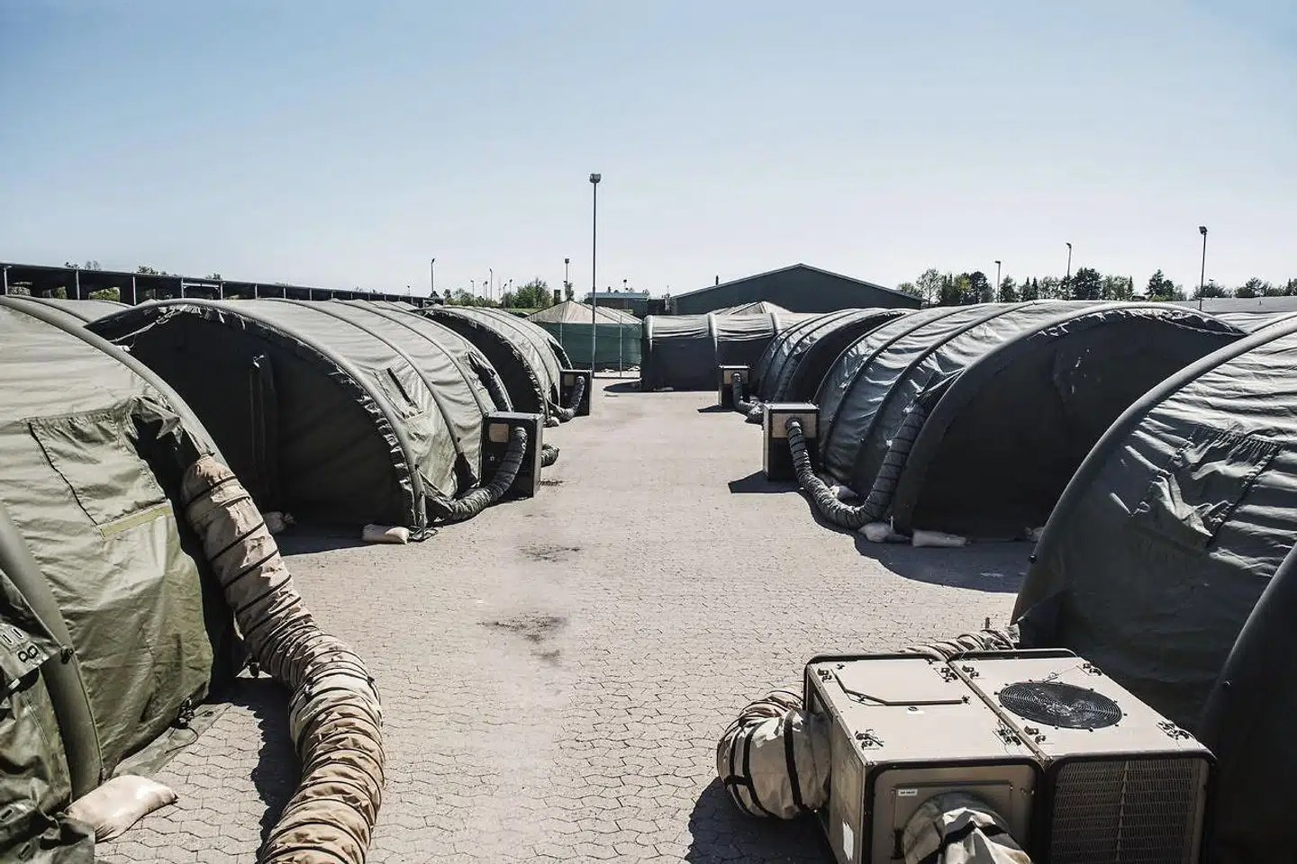 »Hjemsendelse af afviste asylsøgere har ikke været nemt, hvilket også har afspejlet sig i årelange konflikter i dansk udlændingepolitik,« skriver Murat Can. På billedet ses teltlejren på Vordingborg Kaserne.