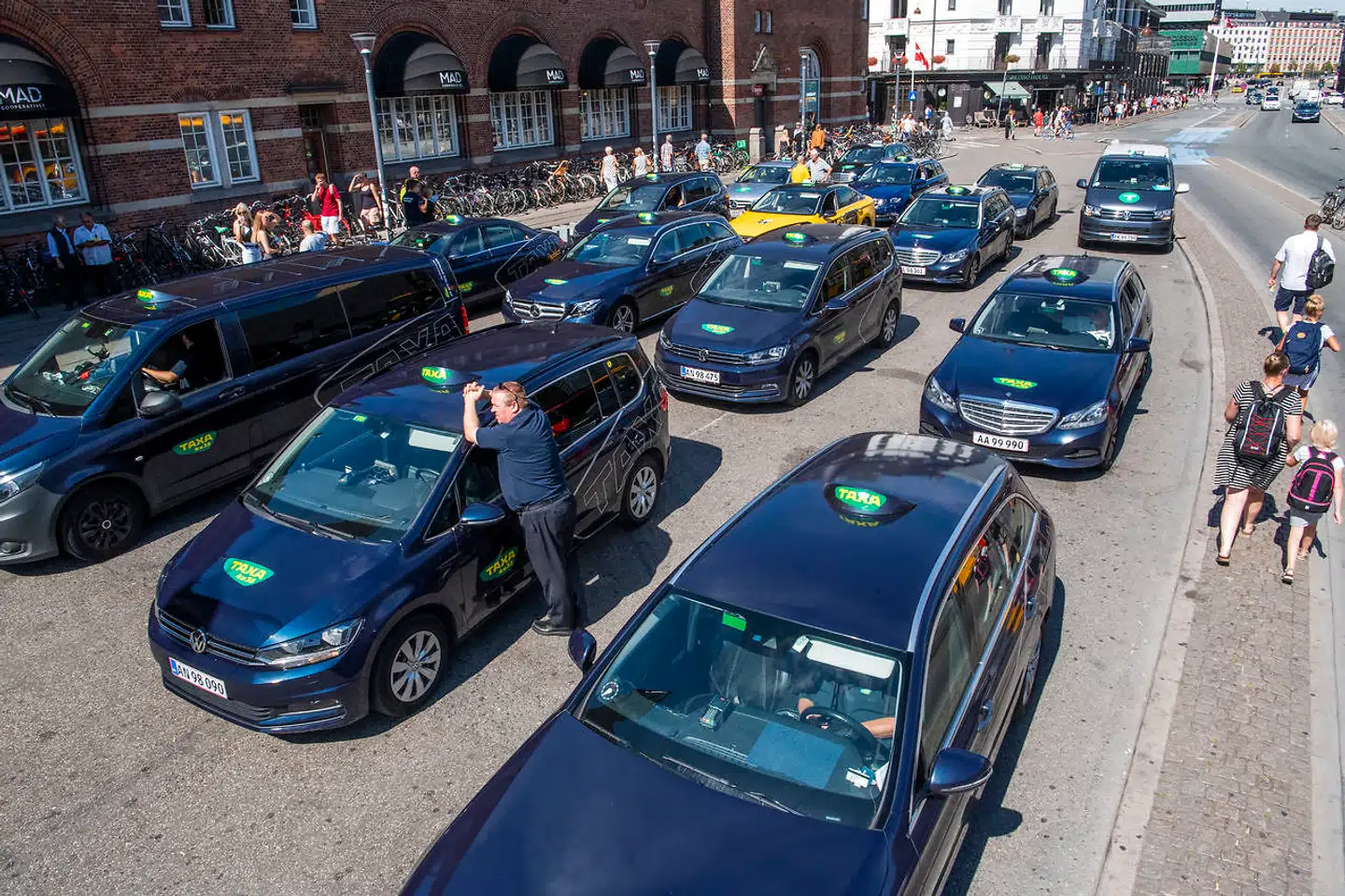 Et flertal i Folketinget mener, at taxichauffører skal være bedre til dansk.