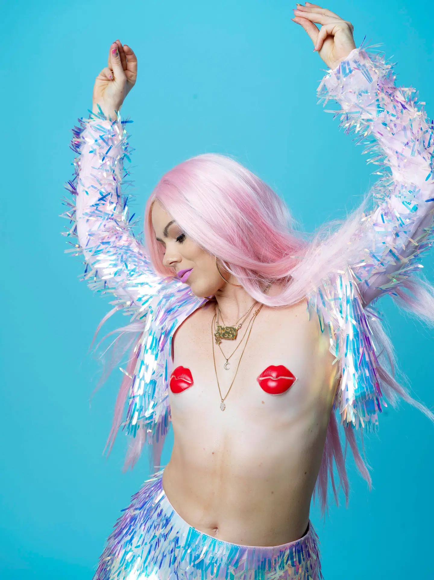 »Men så gik jeg alligevel hjem og oprettede en facebook-side, der hed »Twerk Queen Louise«, og så sad jeg i total panikangst i to uger, og tænkte »Nu kommer alle og siger »Hvem fuck tror du, du er, og hvad fanden bilder du dig ind««. Men det kom ikke. «