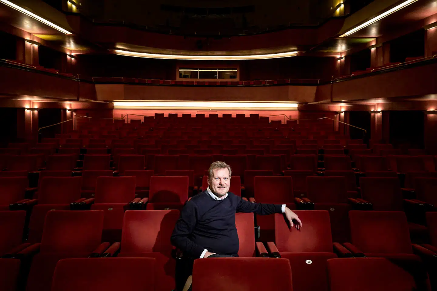 Det Kongelige Teaters scene Stærekassen ved Kongens Nytorv i København skal omdannes til et oplevelsescenter for børn, og teaterchef Kasper Holten håber, at det vil få flere til at interessere sig for scenekunst. »Jeg tror, at et oplevelsescenter vil sænke tærsklen for at opleve scenekunst og klassisk musik,« siger han.