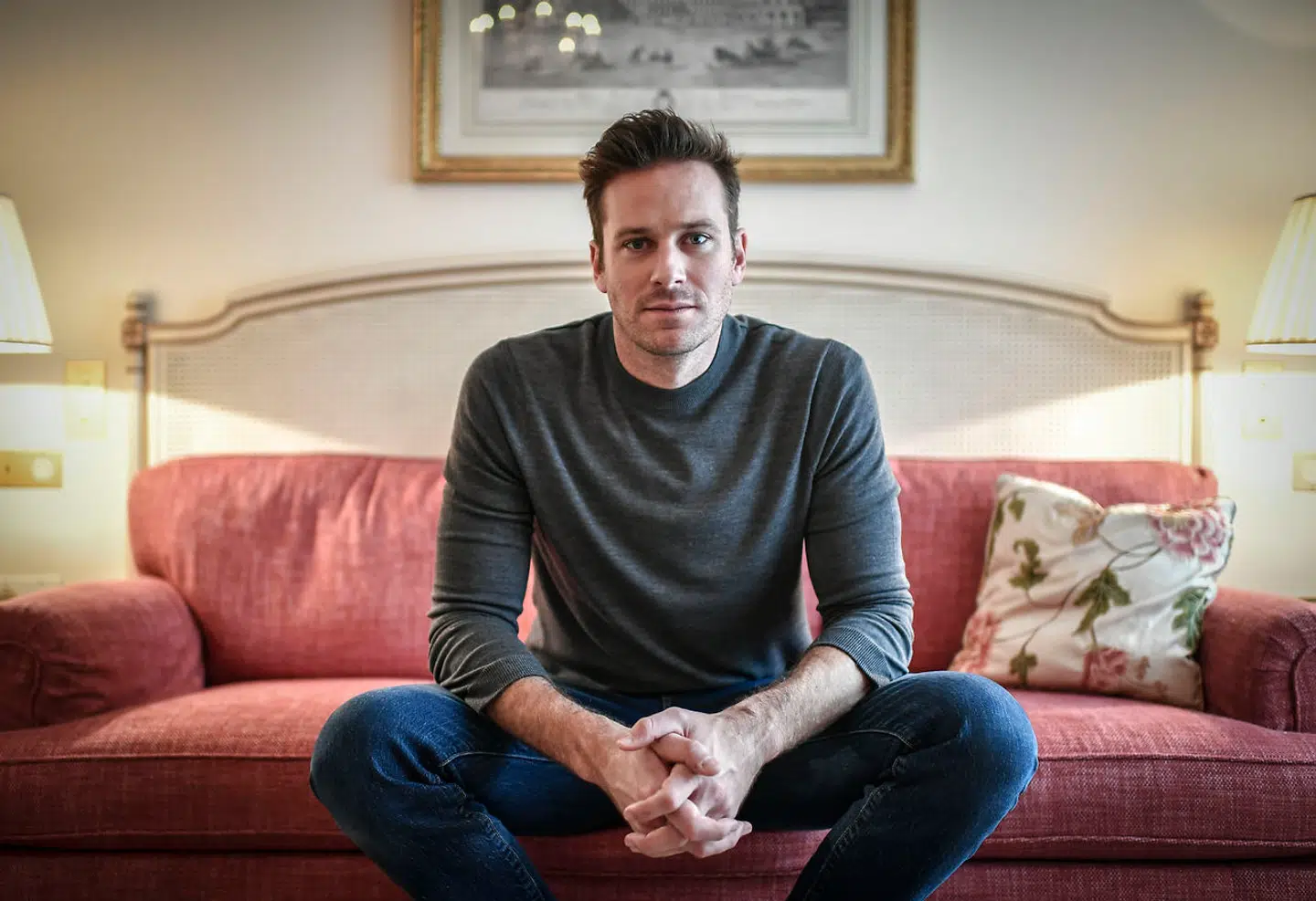 Den amerikanske skuespiller Armie Hammer gjorde sig for alvor bemærket på den internationale scene, da han spillede med i den Oscar-vindende »Call Me By Your Name« i 2017. Nu er han blevet centrum for en bizar #metoo-sag. Han beskyldes for at sende »kannibalistiske« sex-beskeder til kvinder.