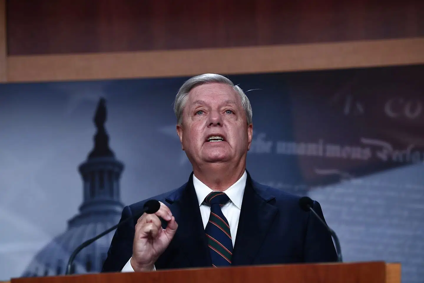 Lindsey Graham, der er senator for South Carolina, har sendt en klar besked til sine partifæller: Hvis de stemmer for at kende Donald Trump skyldig ved den kommende rigsretssag, gør de skade på både landet, præsidentembedets fremtid og Det Republikanske Parti.