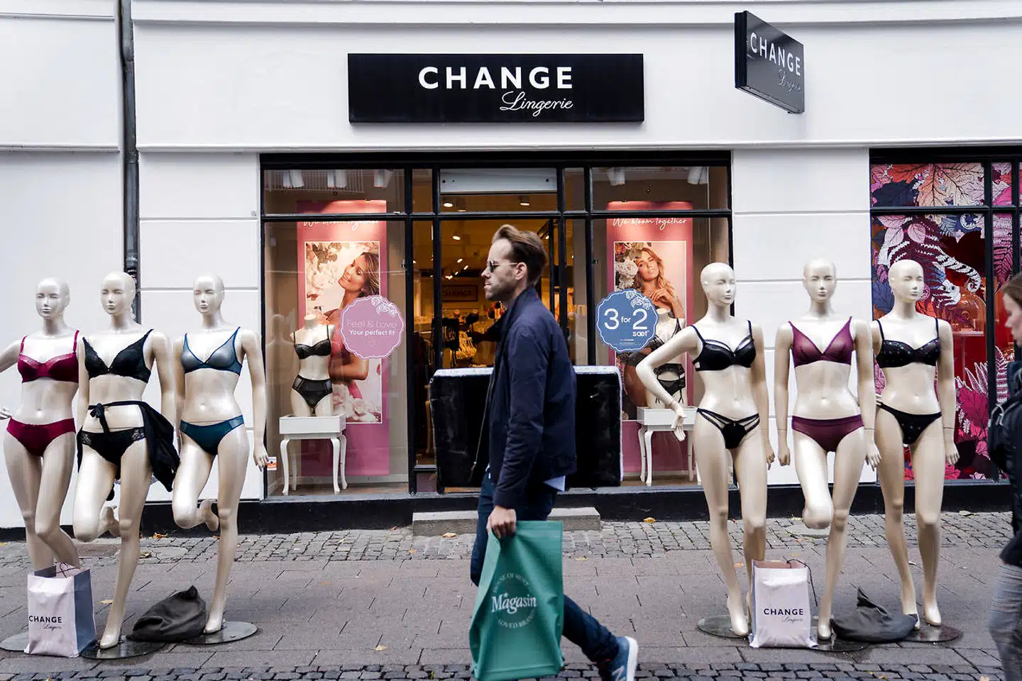 En lempelse af restriktionerne for butikker, der ikke handler med dagligvarer, vurderes af ekspertgruppe til at have lav til middel virkning på smitteudbredelsen og middel til høj virkning på samfundsøkonomien.