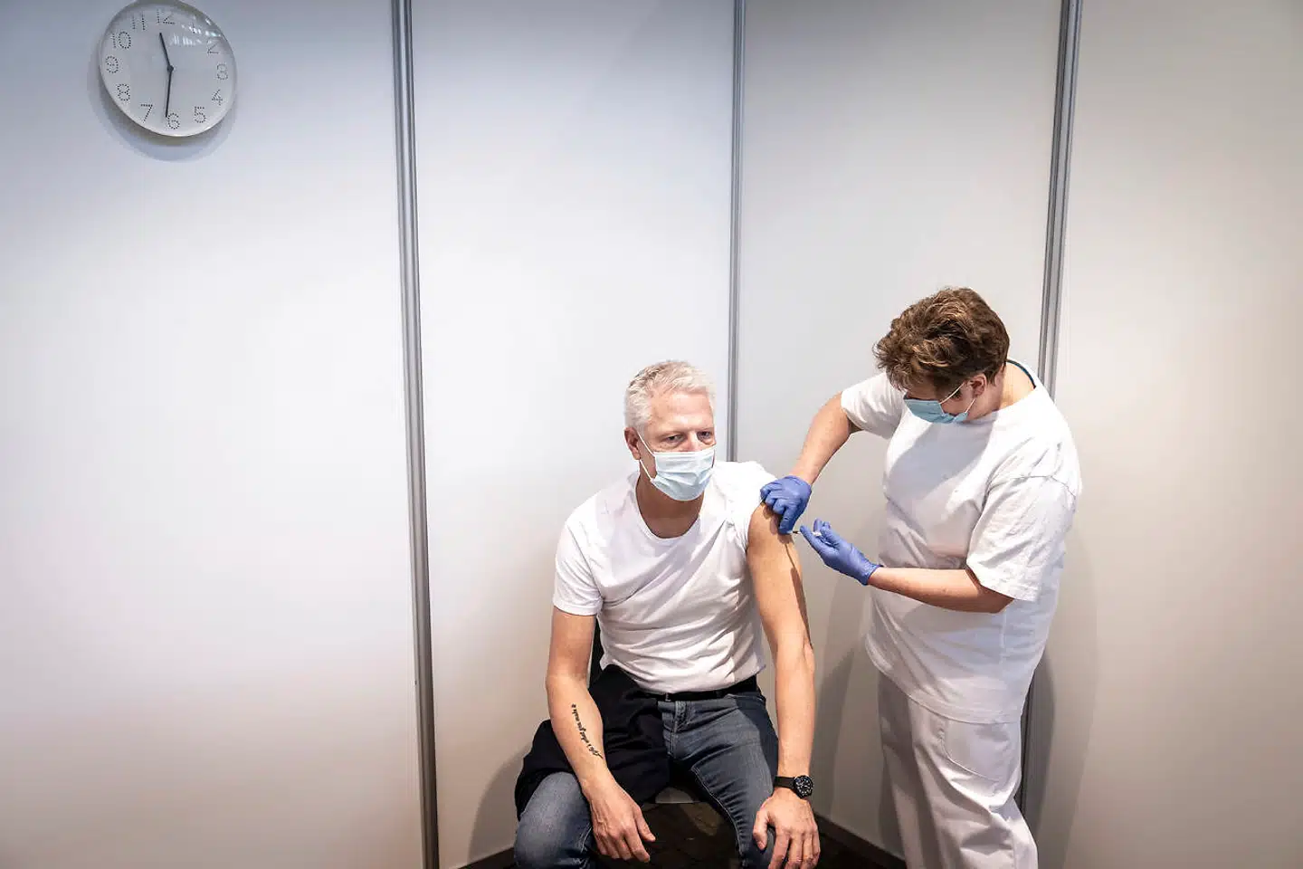 Omkring 600 borgere bliver i løbet af onsdag vaccineret i Øksnehallen i København.