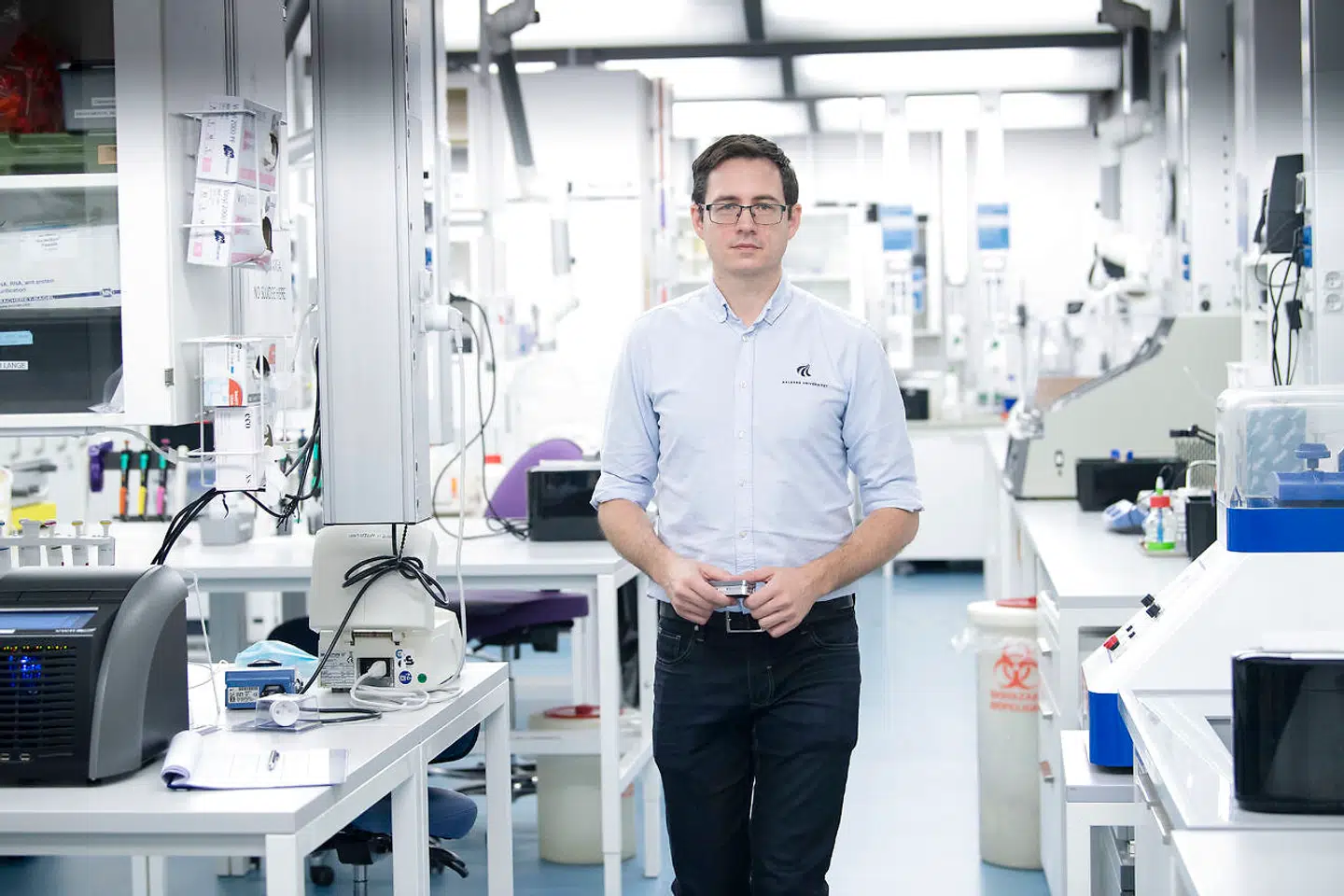 »Hvis man vil gøre noget, er det den vej, man skal gå. På den måde vil man virkelig kunne overvåge varianter, man skal være særligt opmærksomme på så som den engelske og bruge det meget aktivt i smitteopsporingen,« siger professor Mads Albertsen.