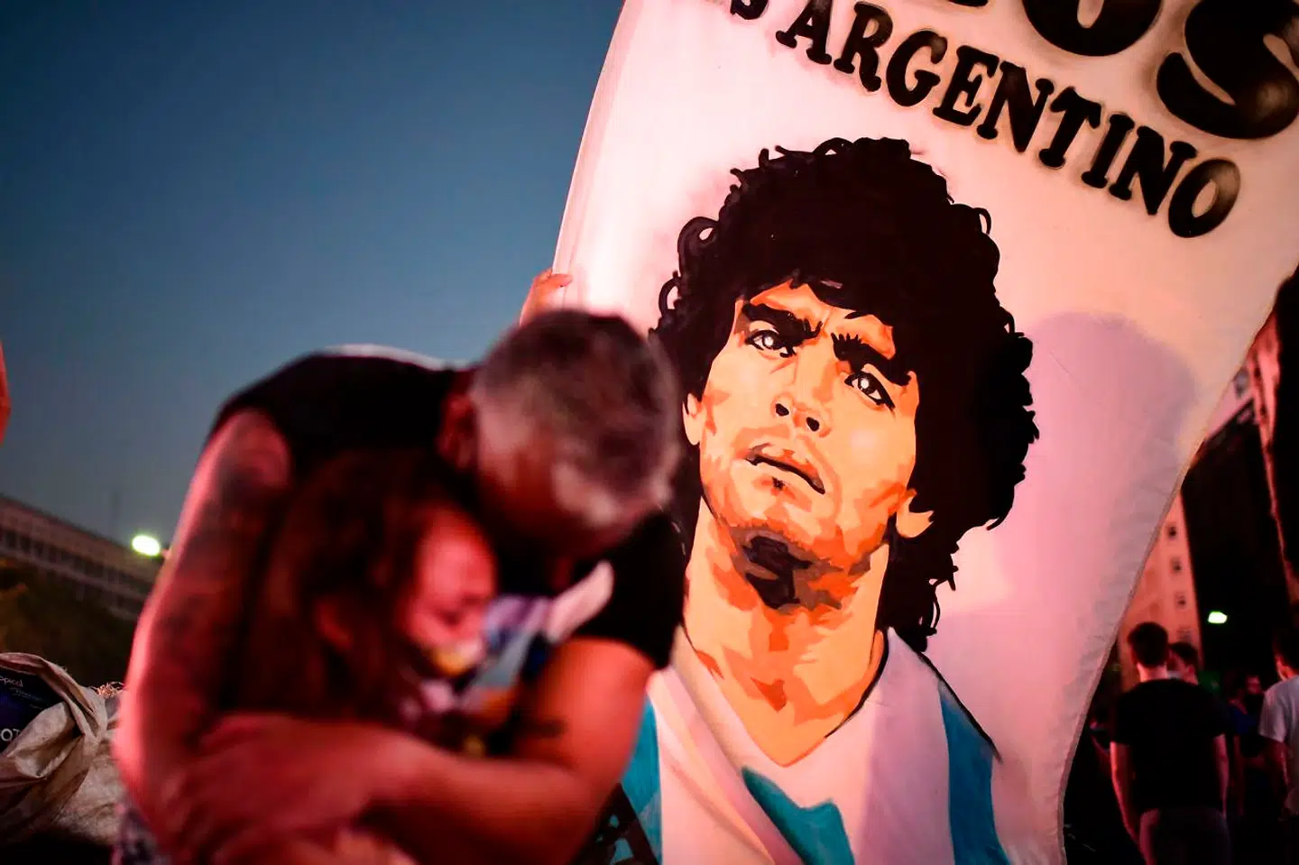 Hvis bogen var en bold, ramte den målet, skriver Berlingskes anmelder Jakob Genz, men den er mest interessant, før der går Maradona i den. Arkivfoto.