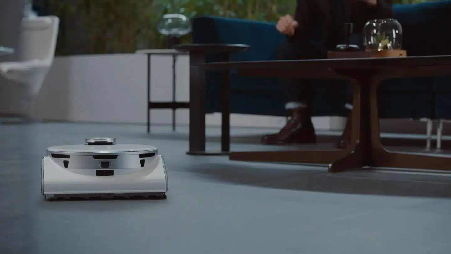 Samsungs støvsugerrobot har været på kursus i at lære ting og sager at kende – og dermed vide, hvor den skal rulle hen, og hvad den bør undgå.