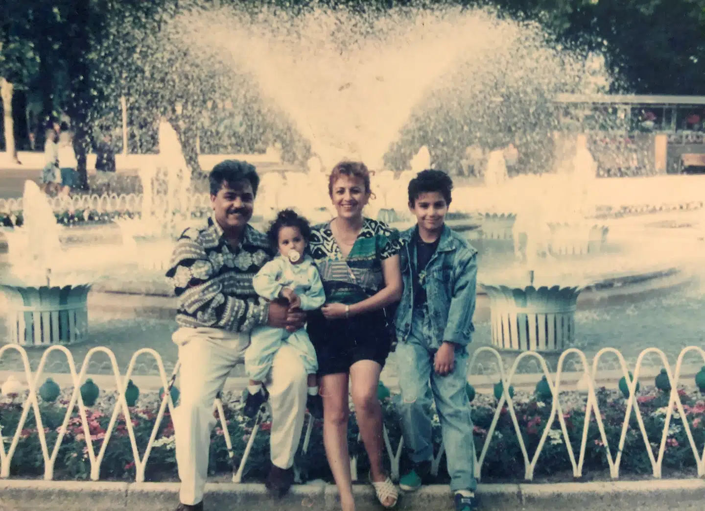 »Mine forældre tog ansvar. Ikke fordi de kunne, men fordi majoritetssamfundet troede på dem og droppede bobleplasten. Mit håb er, at vores beskæftigelsespolitik afspejler det samme over for nytilkomne,« skriver Ali Aminali.