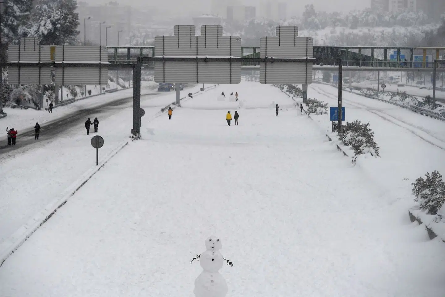 Sådan så Madrids normalt stærkt befærdede M-30-omfartsvej ud lørdag.