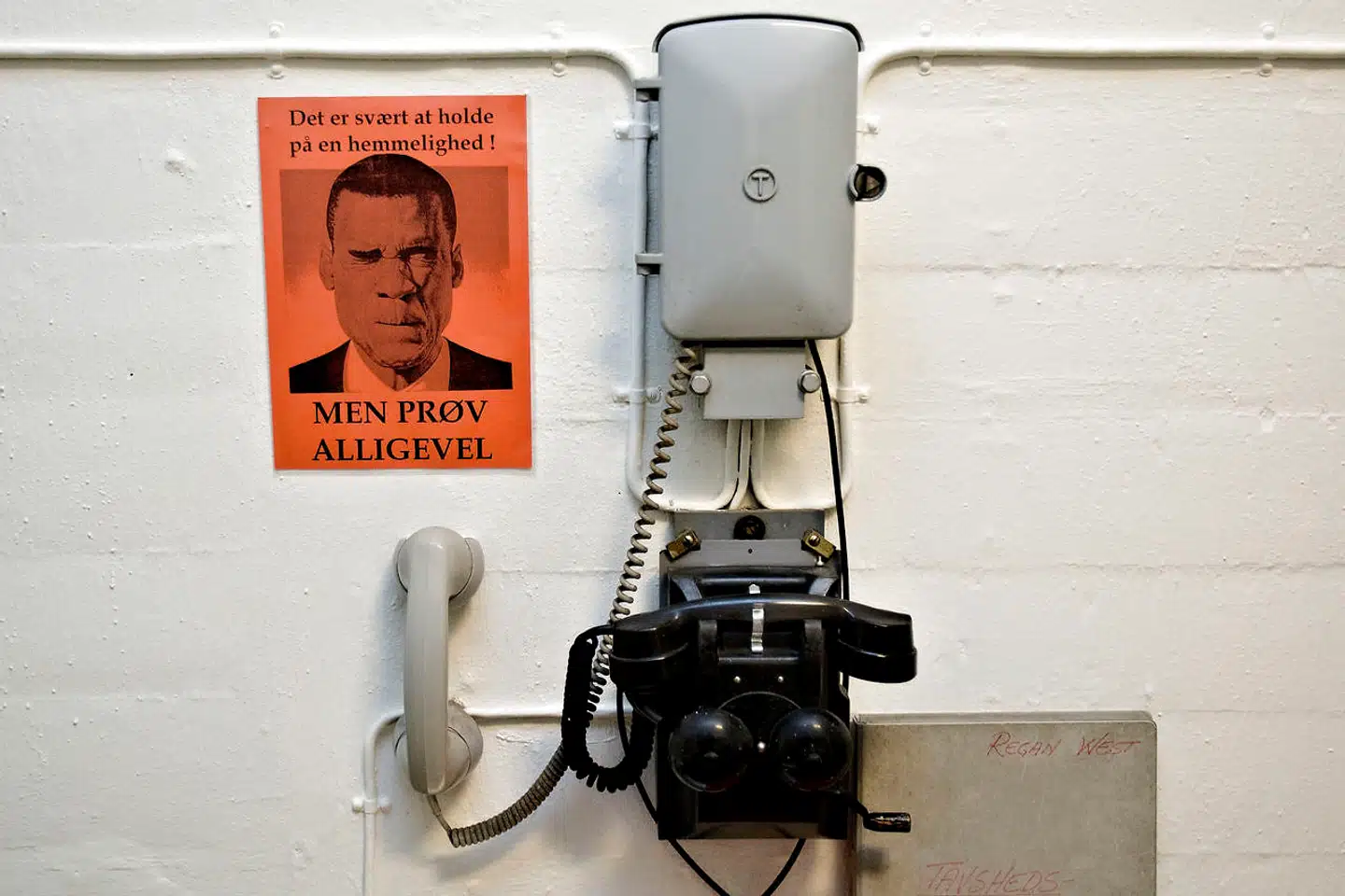 »Tilbage sidder jeg med følelsen af at have set en tv-serie som kunne have været både informativ, oplysende og spændende. I stedet sad jeg og mange andre og så på en opstillet virkelighed, der var iscenesat til ære for seerne, og som aldrig forlod programværternes leg gennem fortiden,« skriver Peer Henrik Hansen i denne kronik om DRs nye serie om Den Kolde Krig. Arkivfoto fra atombunkeren REGAN VEST, 60 meter under Rold skov, der blev opført 1963-68 i tilfælde af atomkrig.