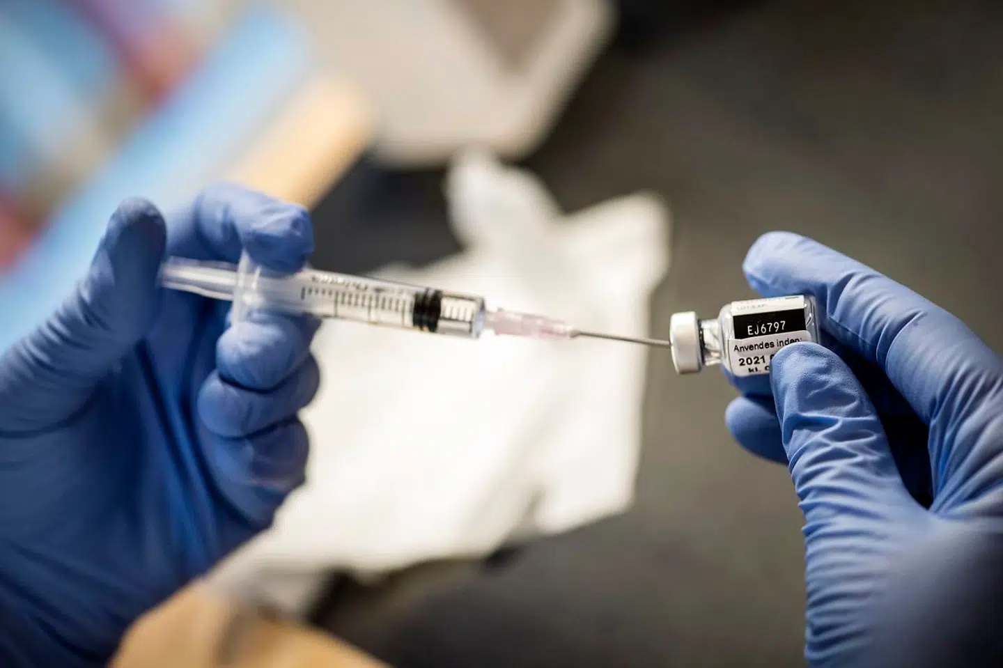 »Spørg ikke, hvad vaccinen kan gøre for dig, spørg dig selv, hvad du kan gøre for samfundet som vaccineret. Lad det bestemme din, min og alle andres plads i køen,« skriver Timme Bisgaard Munk.