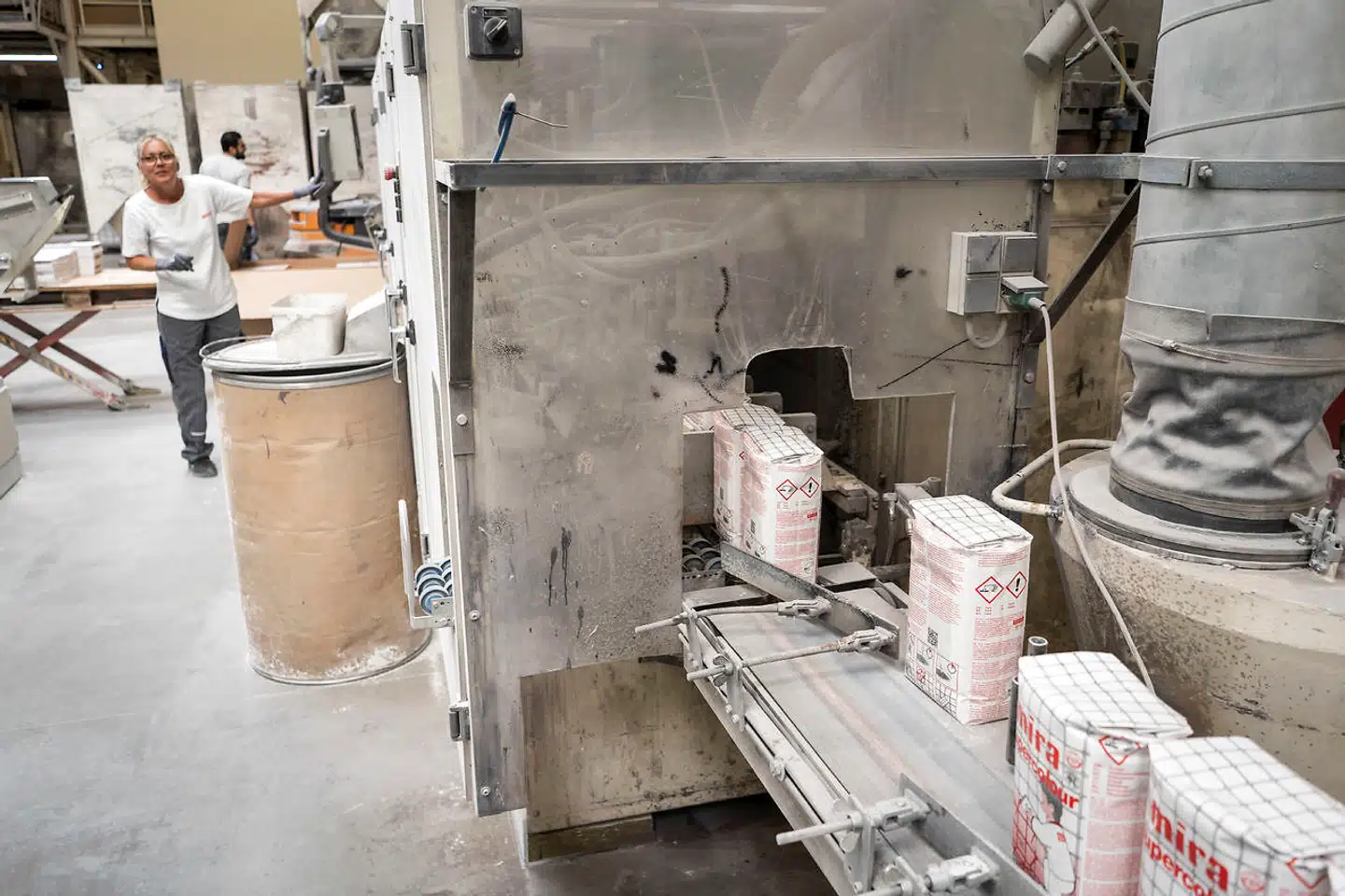 »Vi tror på, at den aktuelle danske mangel på faglært arbejdskraft og problemerne med at interessere nutidens unge for naturvidenskabelige, tekniske og industrirettede uddannelser hænger sammen med årtiers overdrevne fortælling om det danske videnssamfund,« skriver Kristoffer Jensen og David Holt Olsen.