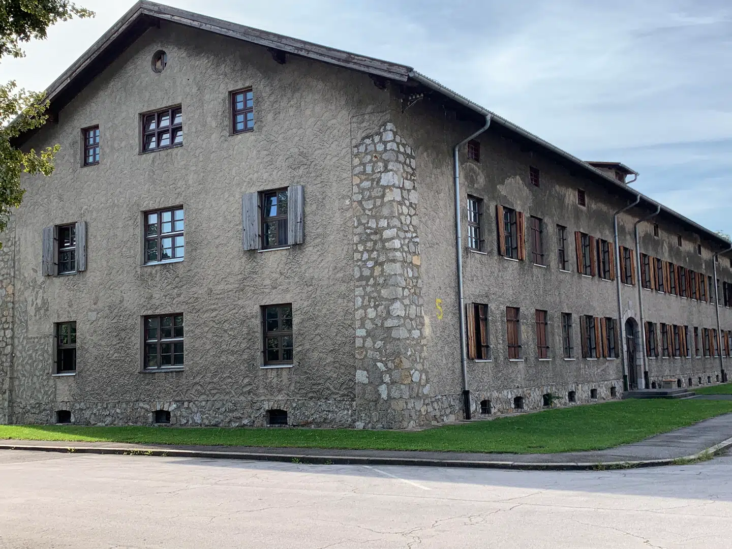 Bygningen, hvor de danske krigsfrivillige i Graz var indkvarteret, står stadig i dag som dengang.