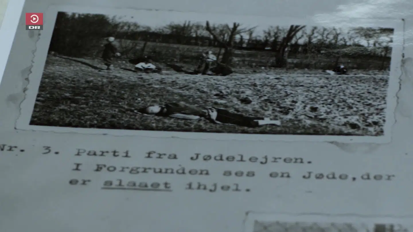 Under researchen til dokumentaren om »Hitlers danske soldater« stødte historiker Dennis Larsen på et fotoalbum konfiskeret fra en hjemvendt Frikorps Danmark-soldat, som blev afhørt efter krigen. I albummet ses danskere under en ekskursion til en jødelejr (langt fra kasernen i Graz), hvor de var vidne til krigsforbrydelser. Dokumentarserien bliver vist denne januar på DR.