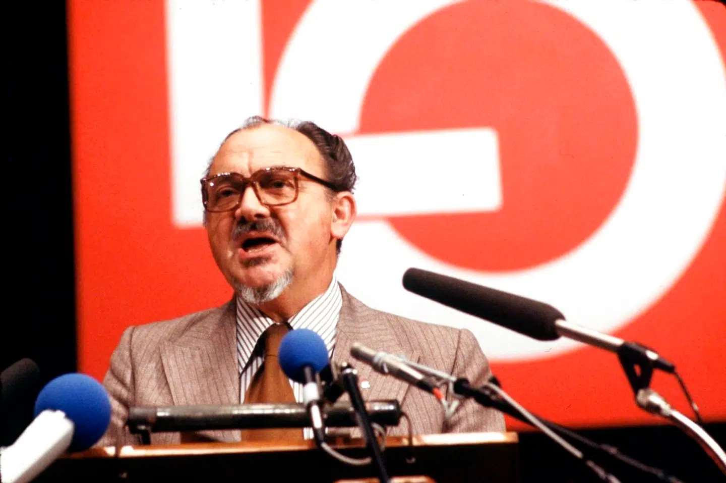 »Det ikke naivt at tro, at Mette Frederiksen vil vælge samme vej som Anker Jørgensen, nemlig at prioritere arbejdsløshed og velfærd over alle andre økonomiske hensyn,« skriver Thomas Bernt Henriksen.