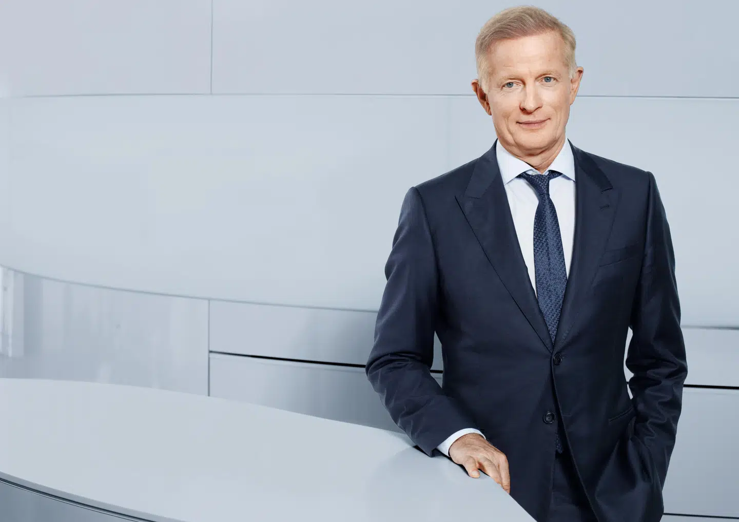 Den sønderjyske øjenlæge Jørn Slot Jørgensen begyndte med en enkelt klinik i Hamburg. Nu er han med børsnotering og flere klinikker ved at opbygge et imperium i Kina.