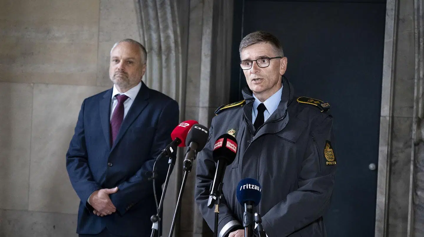 Chefpolitiinspektør Jørgen Bergen Skov (th.) fra Københavns Politi og chefpolitiinspektør Flemming Drejer, operativ chef i PET, forklarede på et pressemøde 11. december 2019, at terrorangreb »med et militant islamistisk motiv« var afværget. En af de anholdte er nu blevet tiltalt.